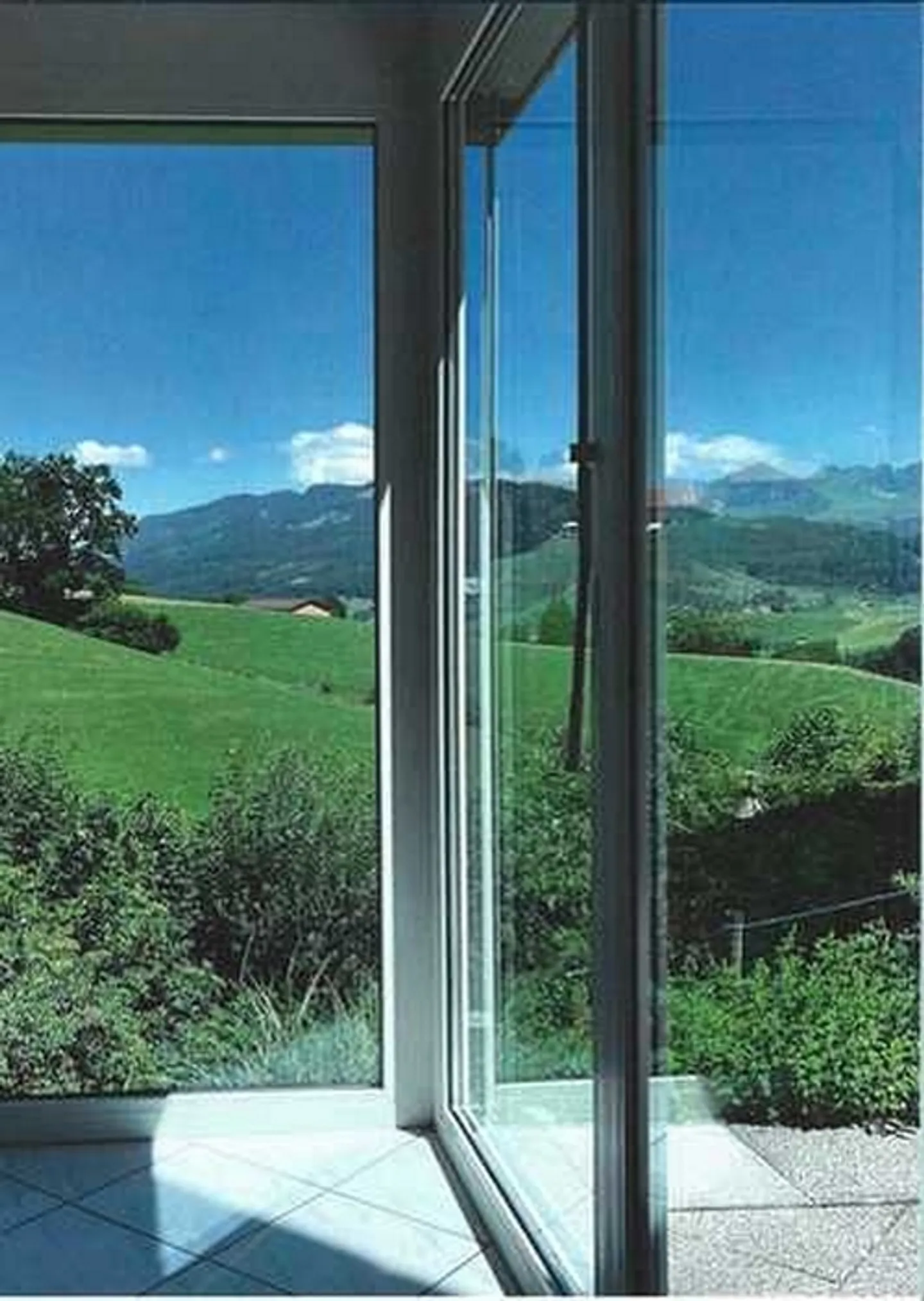 FOR SALE - Individual villa with 5.5 rooms and panoramic view in Plasselb - Photo 3 of 11