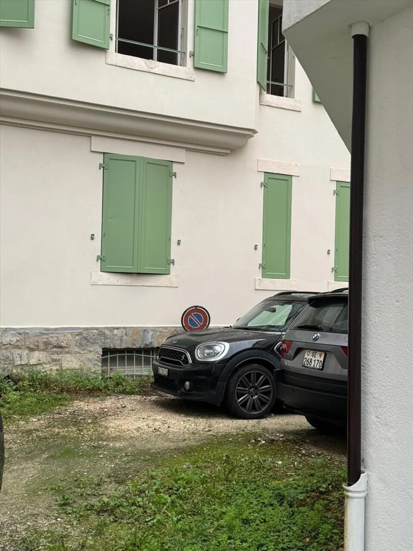 Außenparkplatz in Malagnou - Foto 2 von 2