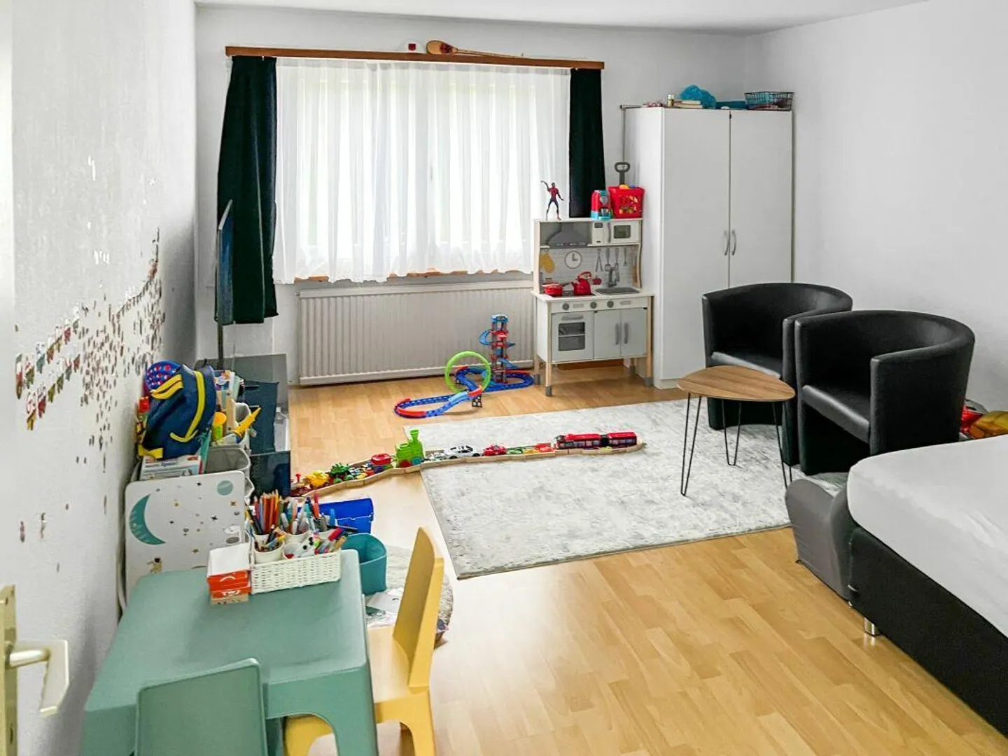 Casa bifamiliare con balcone, camino e grande offerta di spazio - Foto 9 di 12