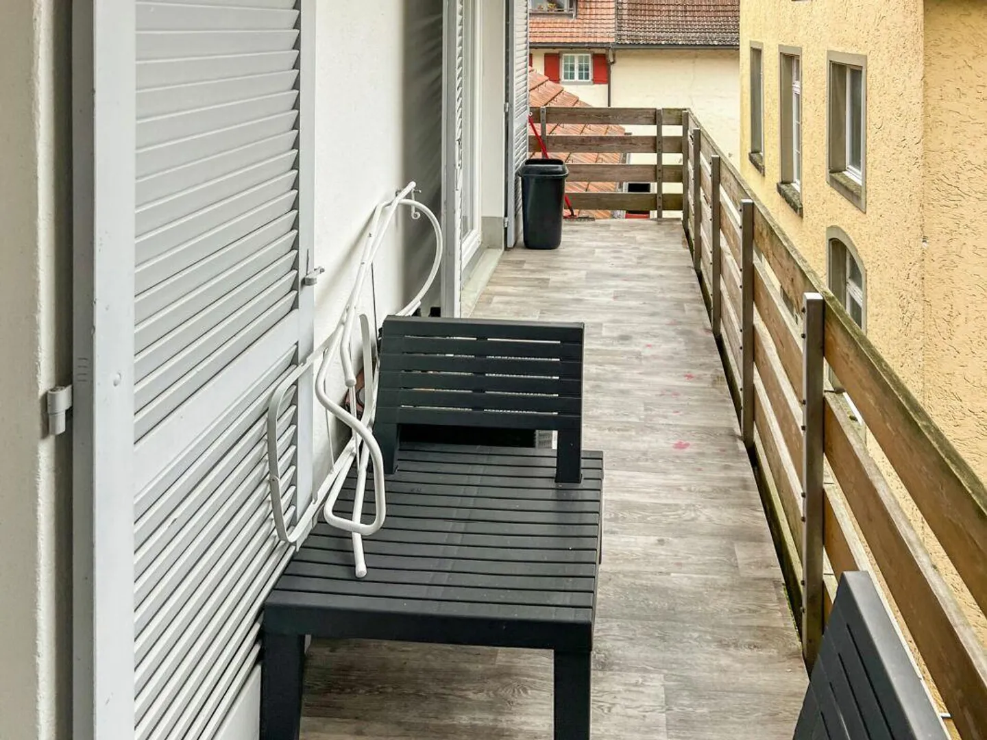 Casa bifamiliare con balcone, camino e grande offerta di spazio - Foto 11 di 12