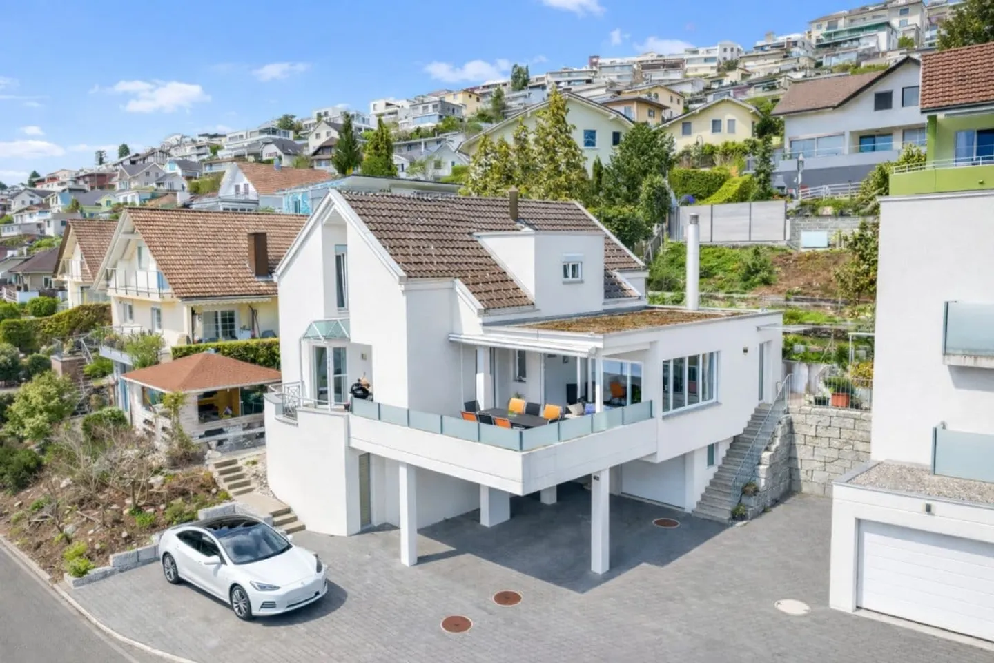 Affascinante Casa Familiare con Vista - Foto 1 di 13