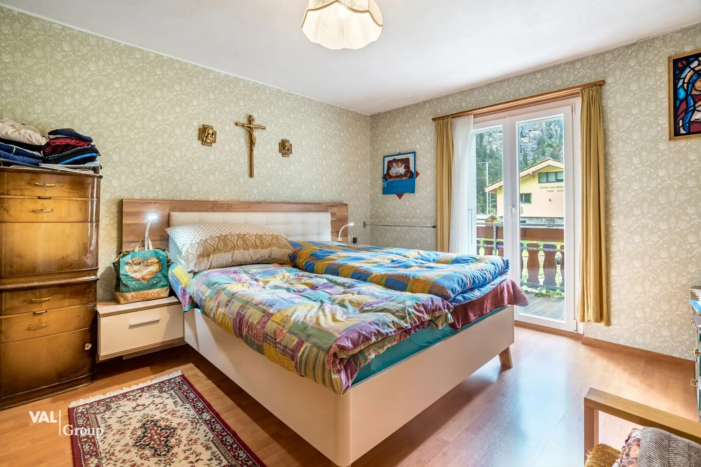 Proprietà versatile con due unità abitative, piscina coperta, laboratorio e potenziale di sviluppo a St. Niklaus - Foto 4 di 25