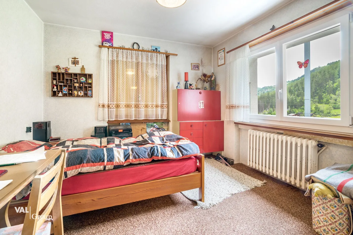 Proprietà versatile con due unità abitative, piscina coperta, laboratorio e potenziale di sviluppo a St. Niklaus - Foto 5 di 25