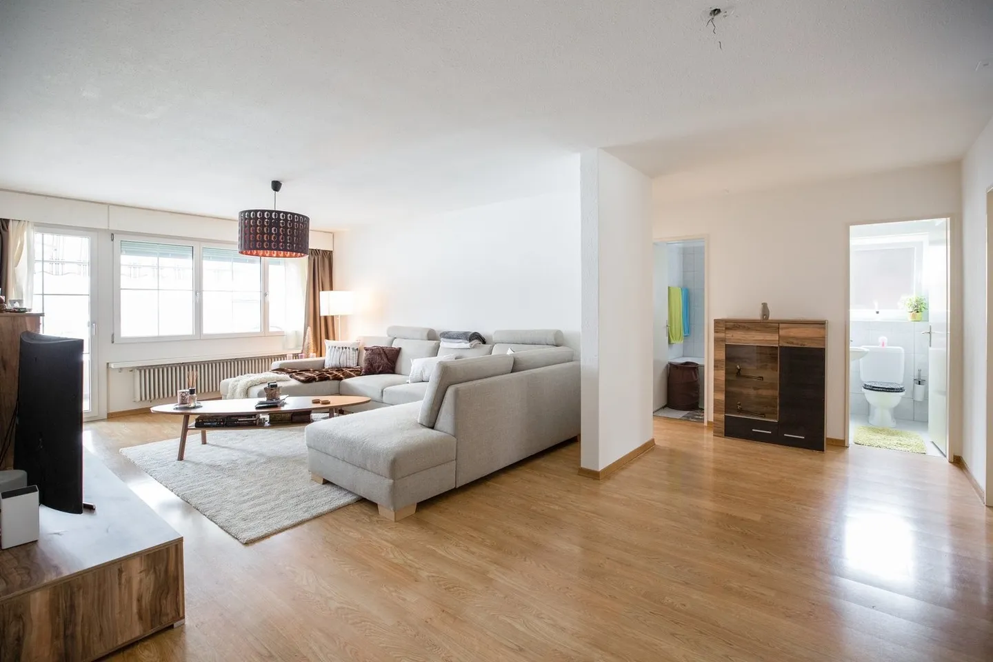 Bright, spacious 4.5-room apartment in a quiet location - Photo 2 of 9