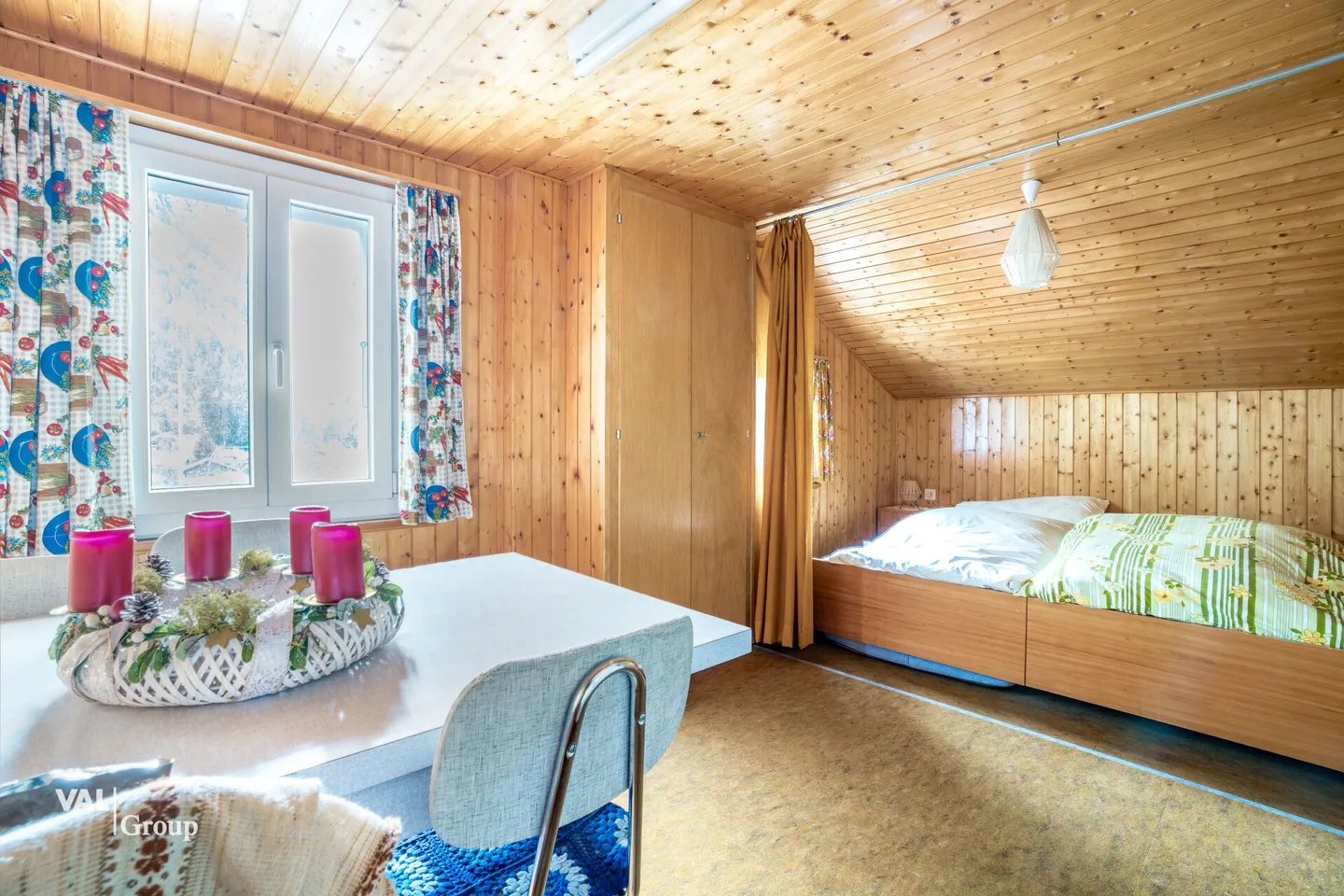 Proprietà versatile con due unità abitative, piscina coperta, laboratorio e potenziale di sviluppo a St. Niklaus - Foto 14 di 25