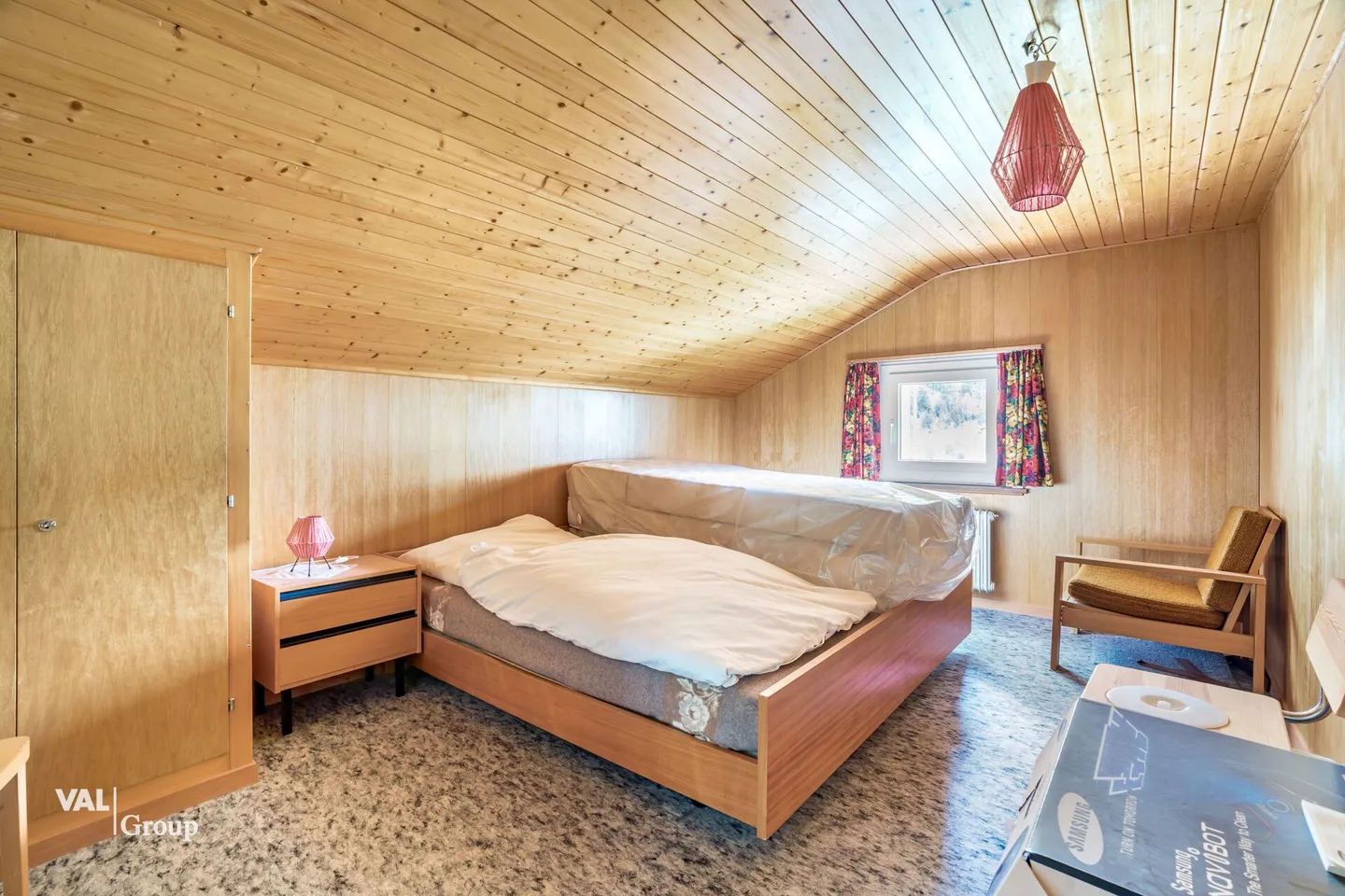 Proprietà versatile con due unità abitative, piscina coperta, laboratorio e potenziale di sviluppo a St. Niklaus - Foto 15 di 25