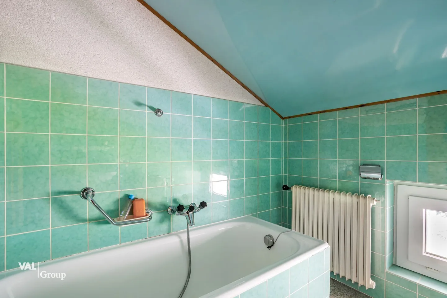 Proprietà versatile con due unità abitative, piscina coperta, laboratorio e potenziale di sviluppo a St. Niklaus - Foto 20 di 25