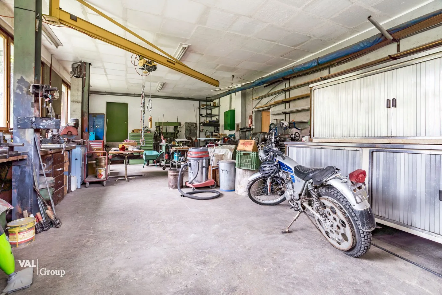 Proprietà versatile con due unità abitative, piscina coperta, laboratorio e potenziale di sviluppo a St. Niklaus - Foto 23 di 25