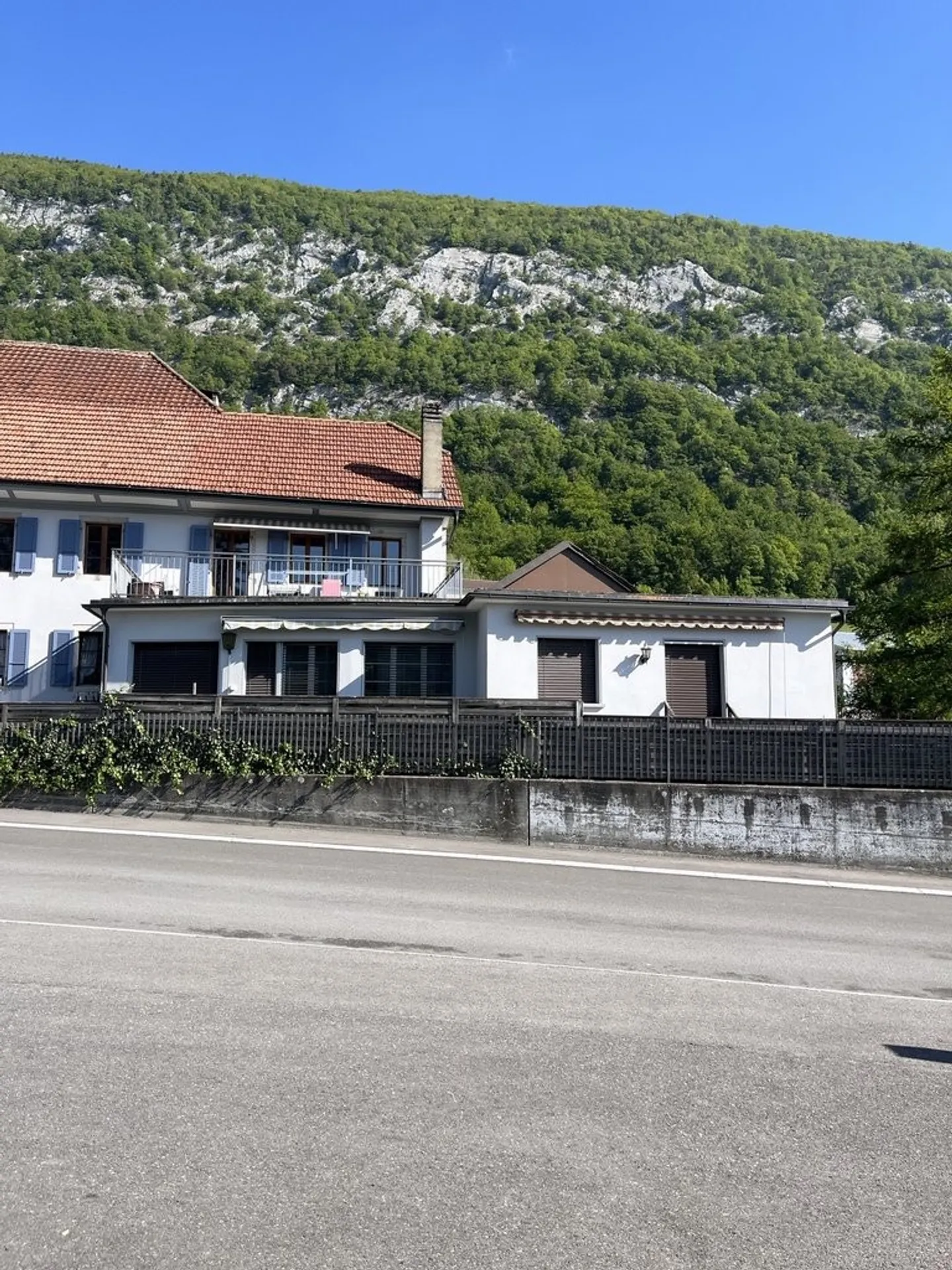 Un bel appartamento di 3,5 stanze in affitto al piano terra a Orvin! - Foto 1 di 7