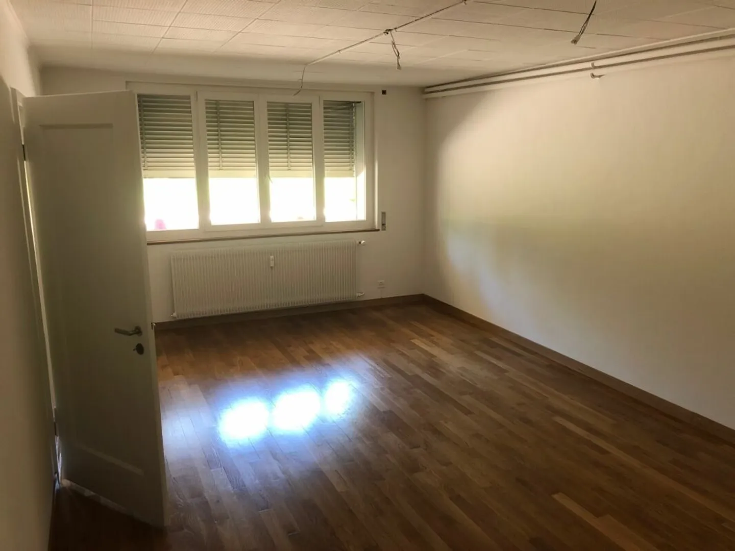 Atelier à louer - Photo 3 sur 4