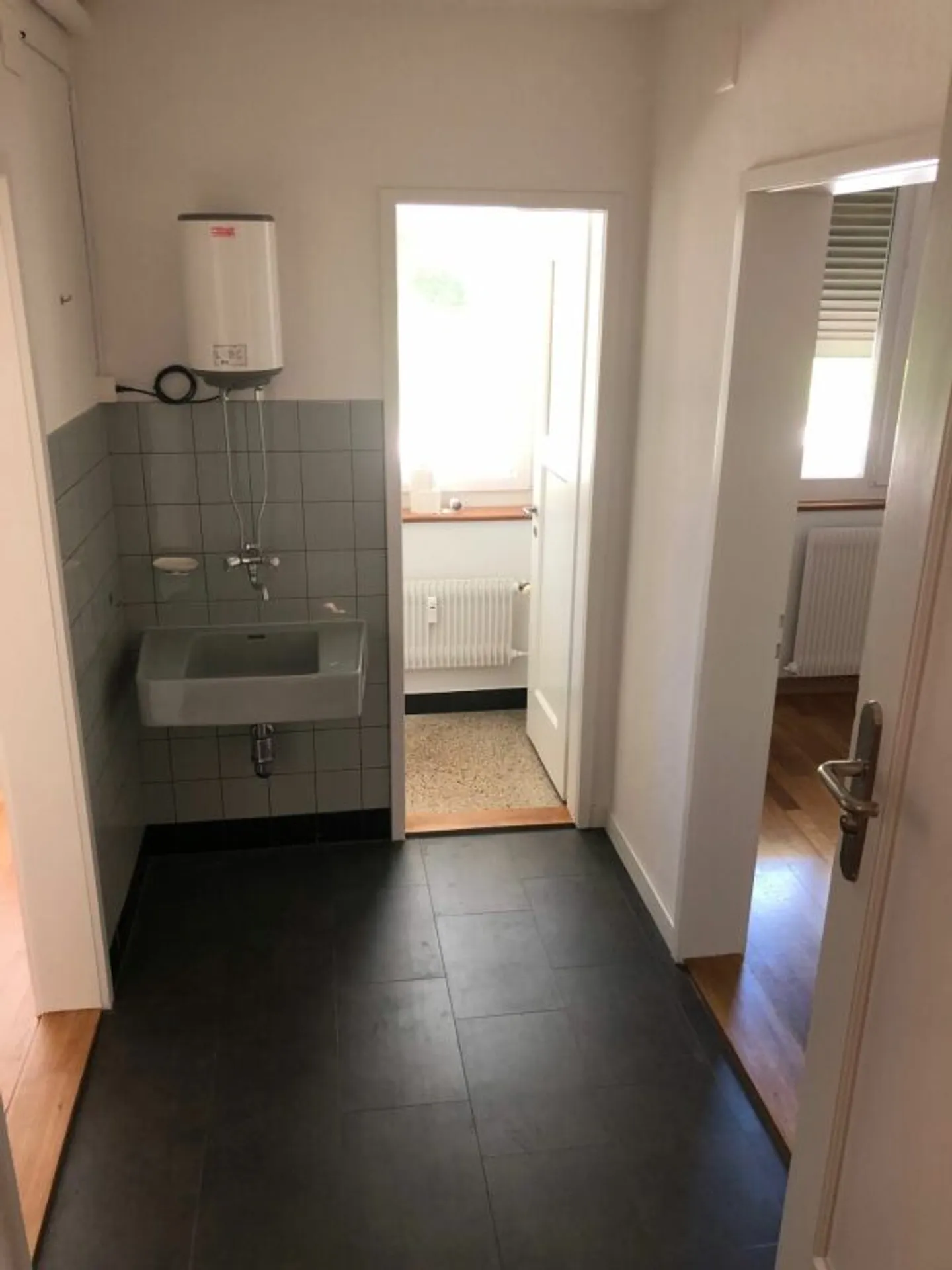 Atelier à louer - Photo 4 sur 4
