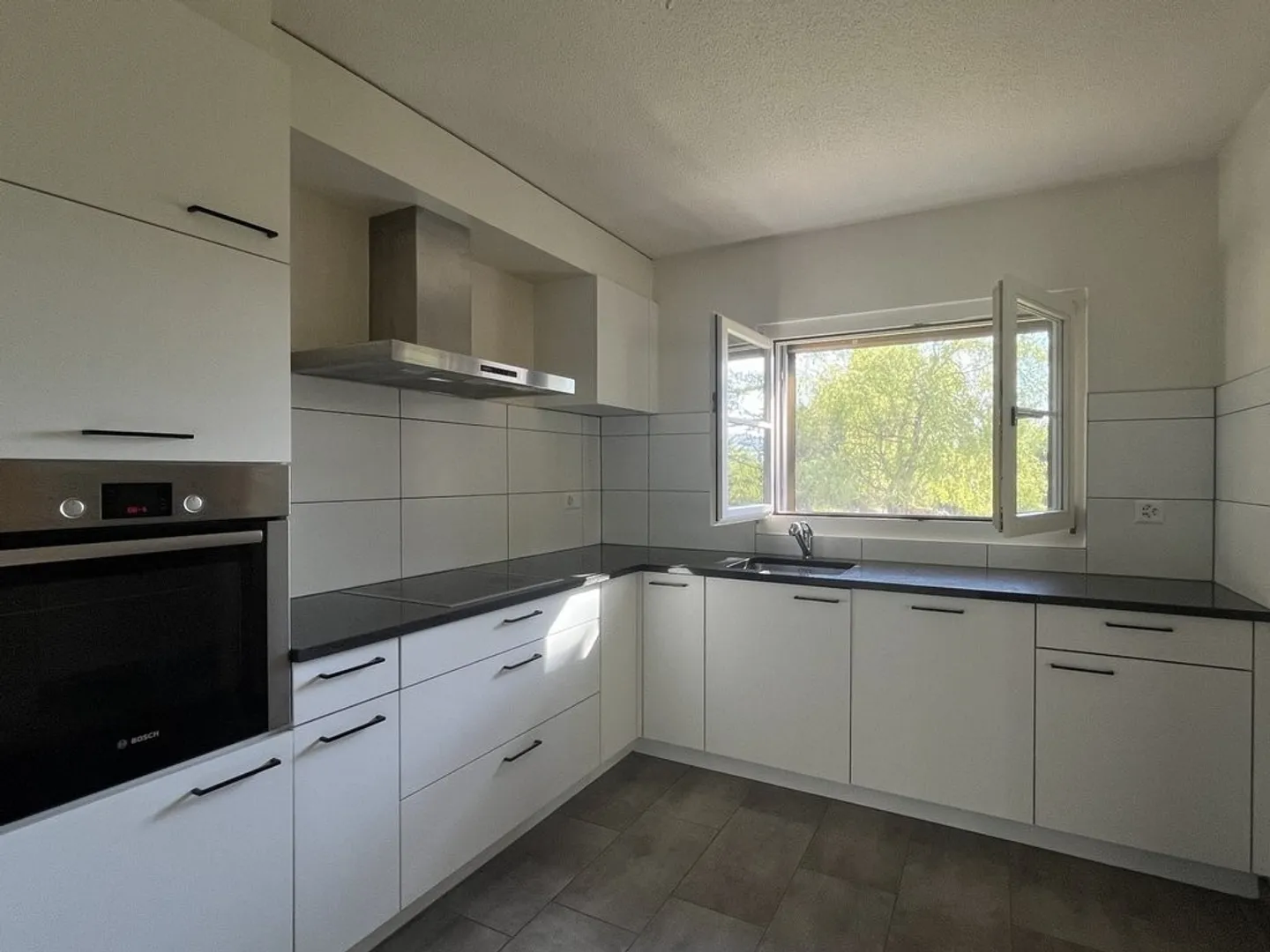 Un bel appartamento di 3,5 stanze in affitto al piano terra a Orvin! - Foto 6 di 7