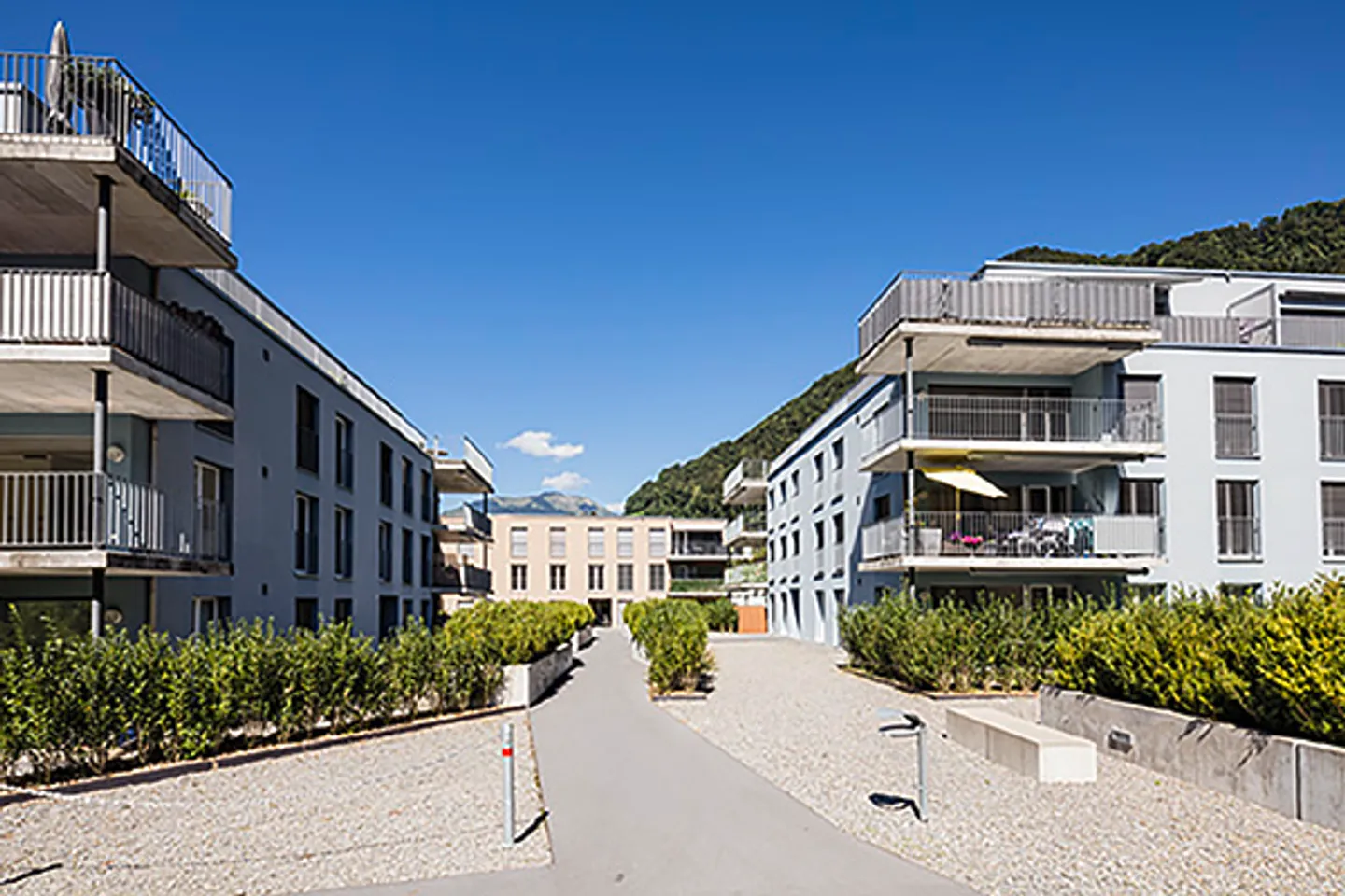 Appartement au rez-de-chaussée au milieu de la verdure - Photo 1 sur 5