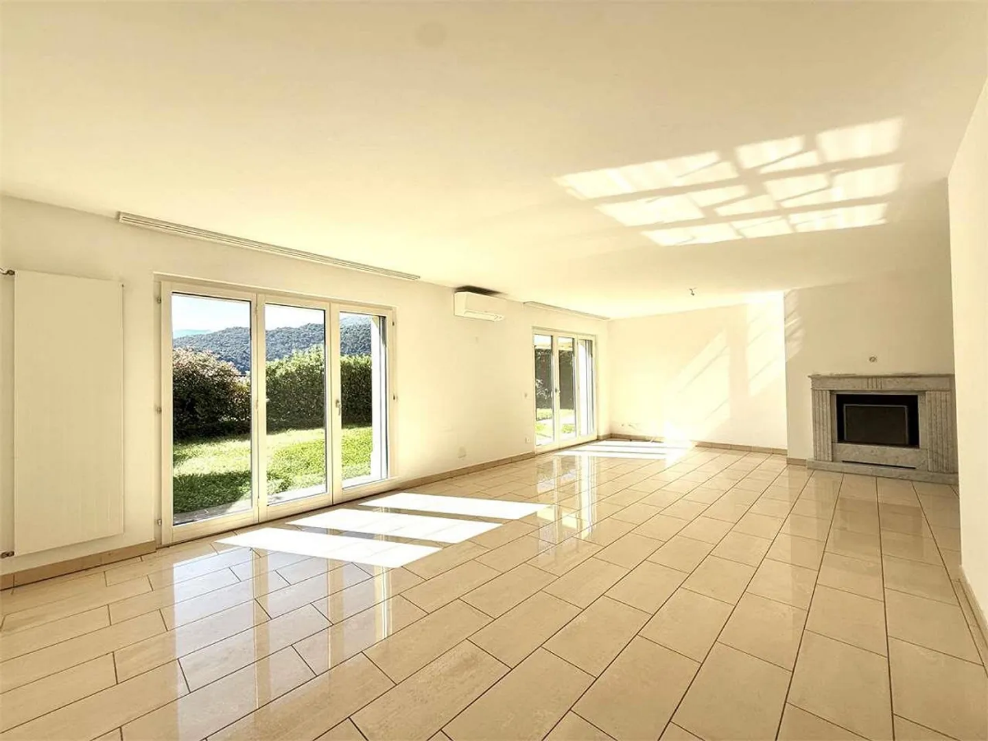 Appartamento con giardino e vista lago - Foto 4 di 12