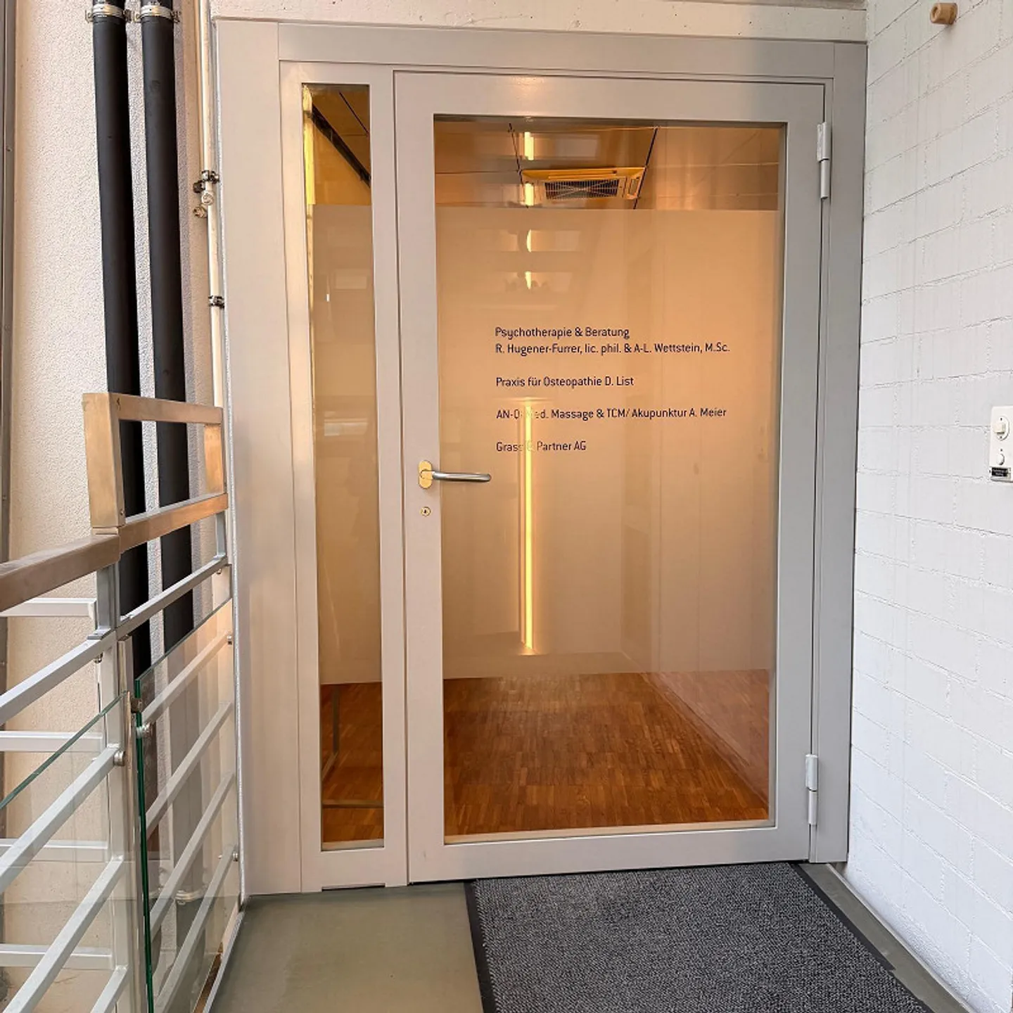 Stanza pratica moderna (20,6m2) in affitto in uno studio condiviso - Foto 1 di 7