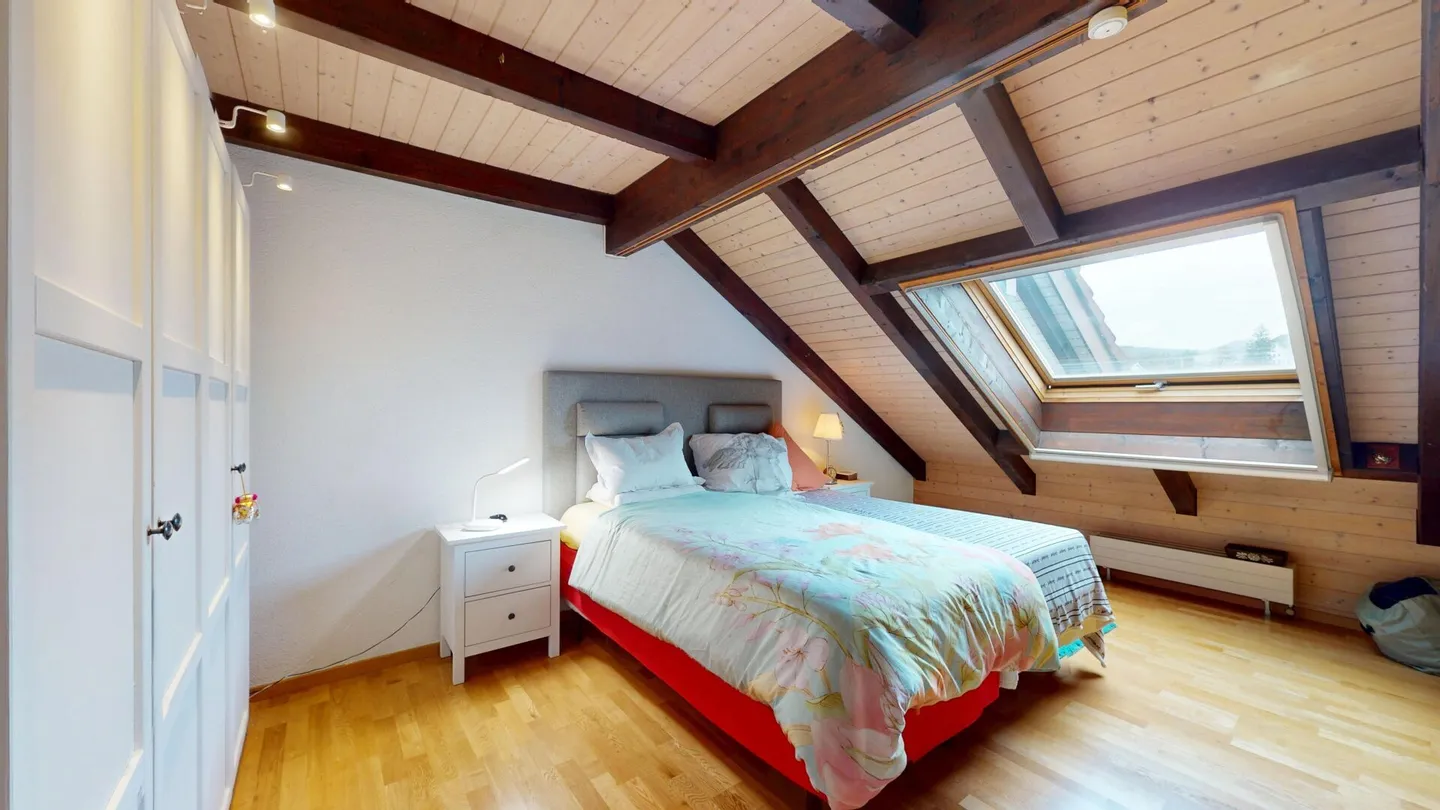 Light-flooded 4.5-room penthouse apartment with loft character - Photo 5 of 6