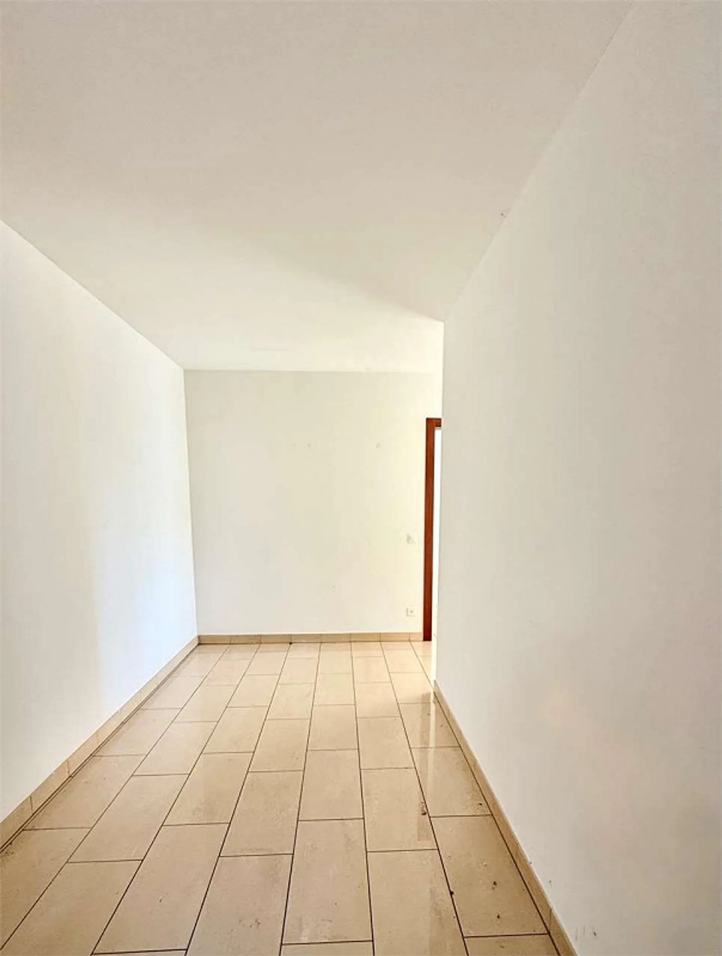 Appartamento con giardino e vista lago - Foto 5 di 12