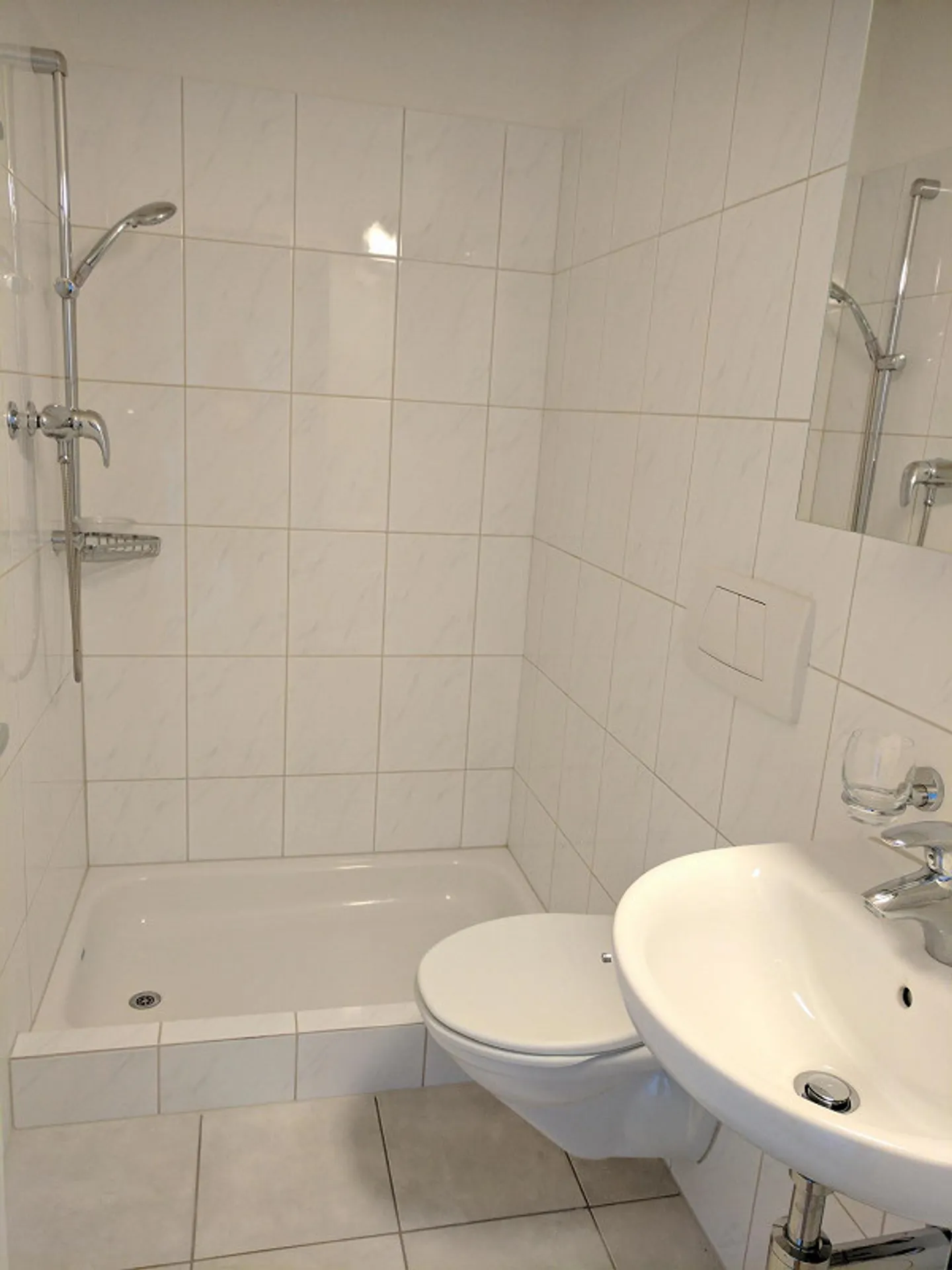 Spacious 3.5-room attic apartment in beautiful Pfungen! - Photo 7 of 8