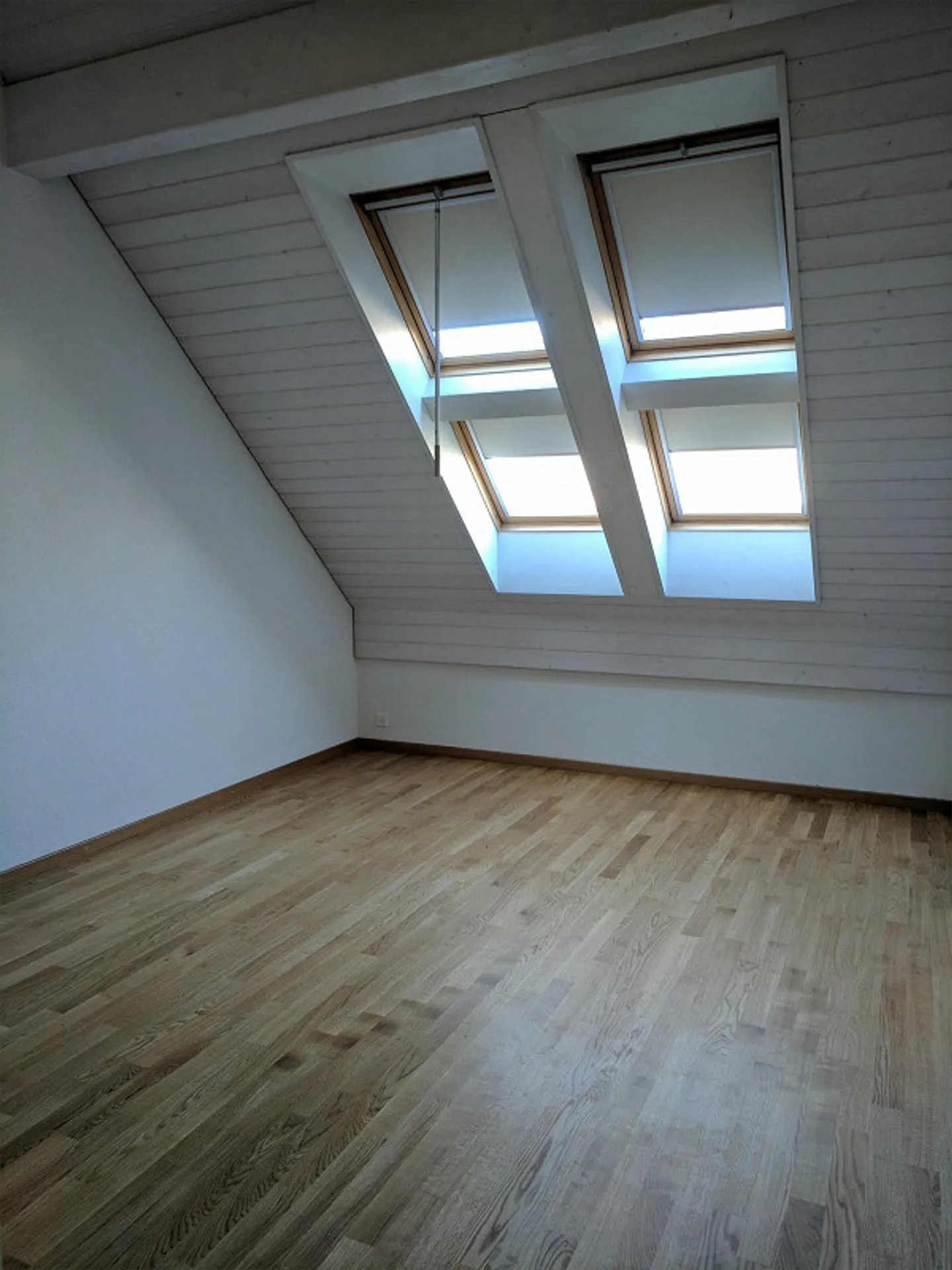 Spacious 3.5-room attic apartment in beautiful Pfungen! - Photo 4 of 8