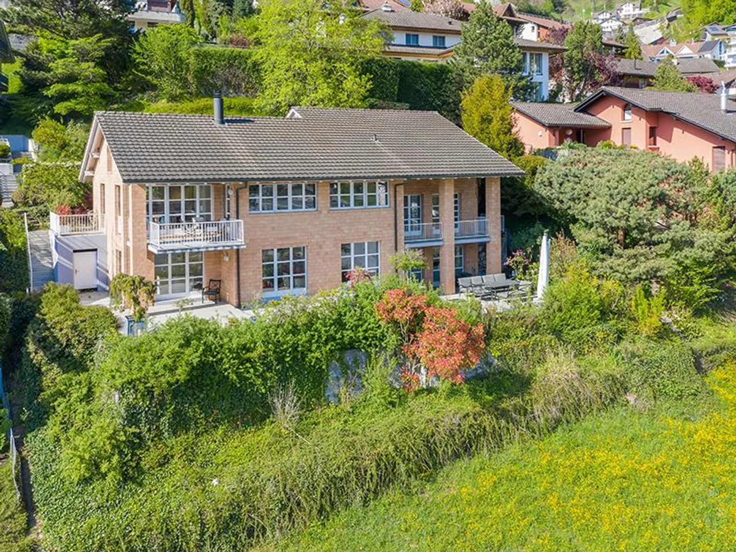 Wunderschönes Freistehendes Einfamilienhaus - Foto 3 von 14