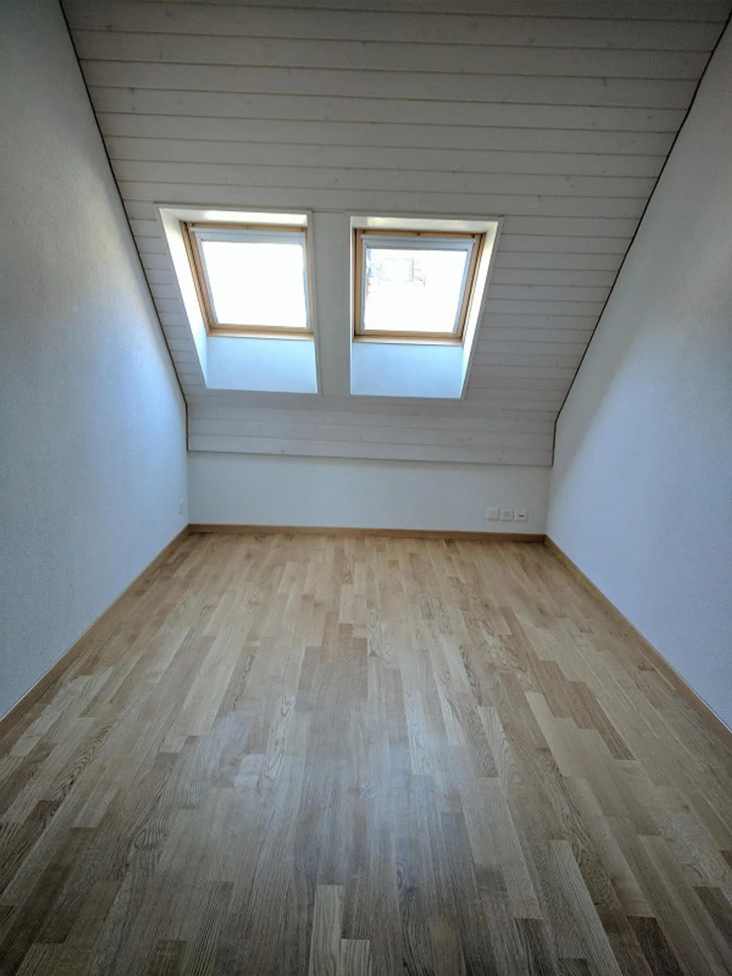 Spacious 3.5-room attic apartment in beautiful Pfungen! - Photo 5 of 8