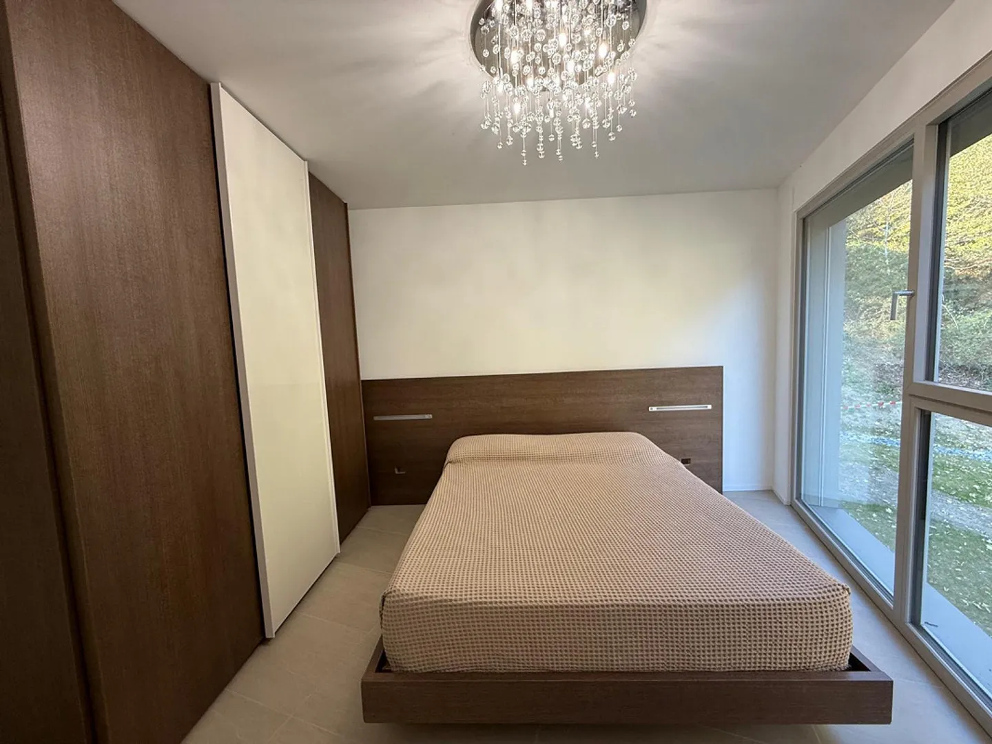 New penthouse apartment immersed in greenery and nature - Photo 10 of 10