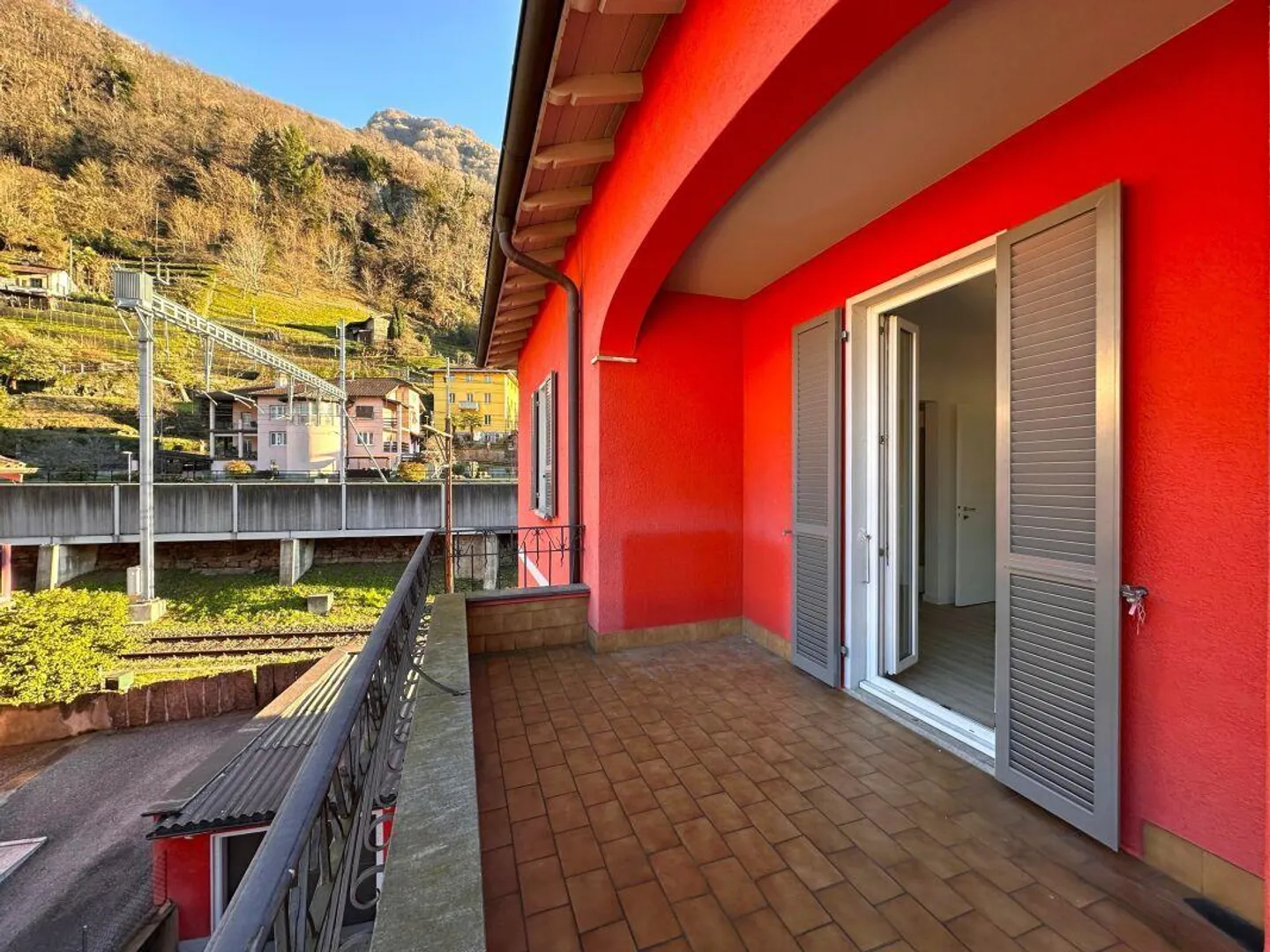 Investment opportunity top floor apartment - Photo 3 of 13