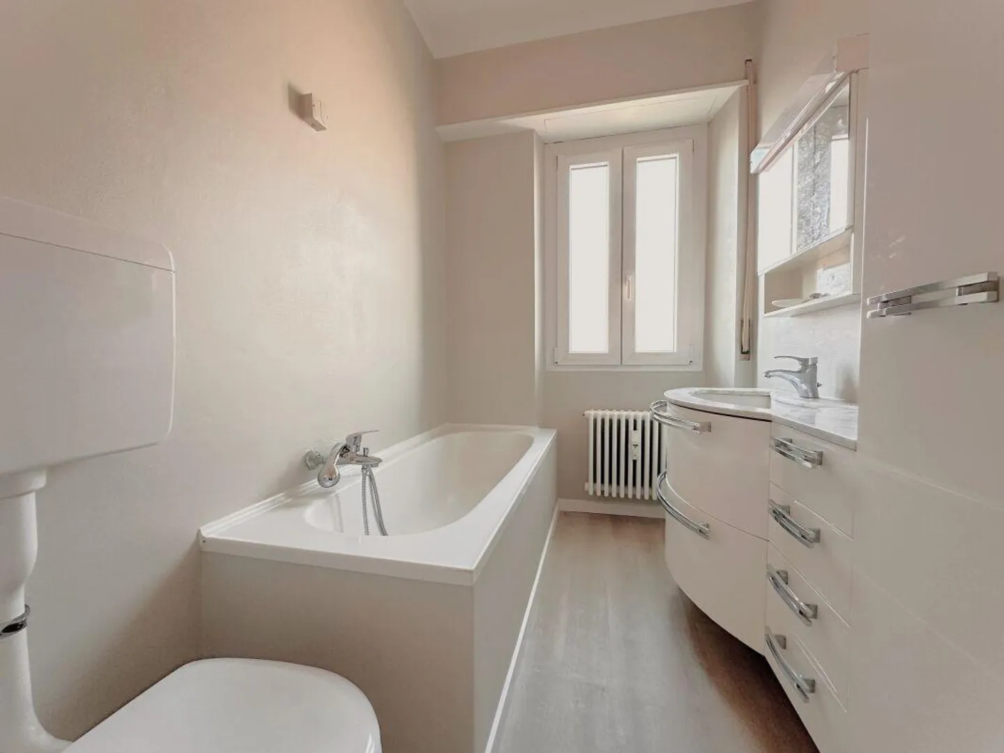 Investment opportunity top floor apartment - Photo 10 of 13