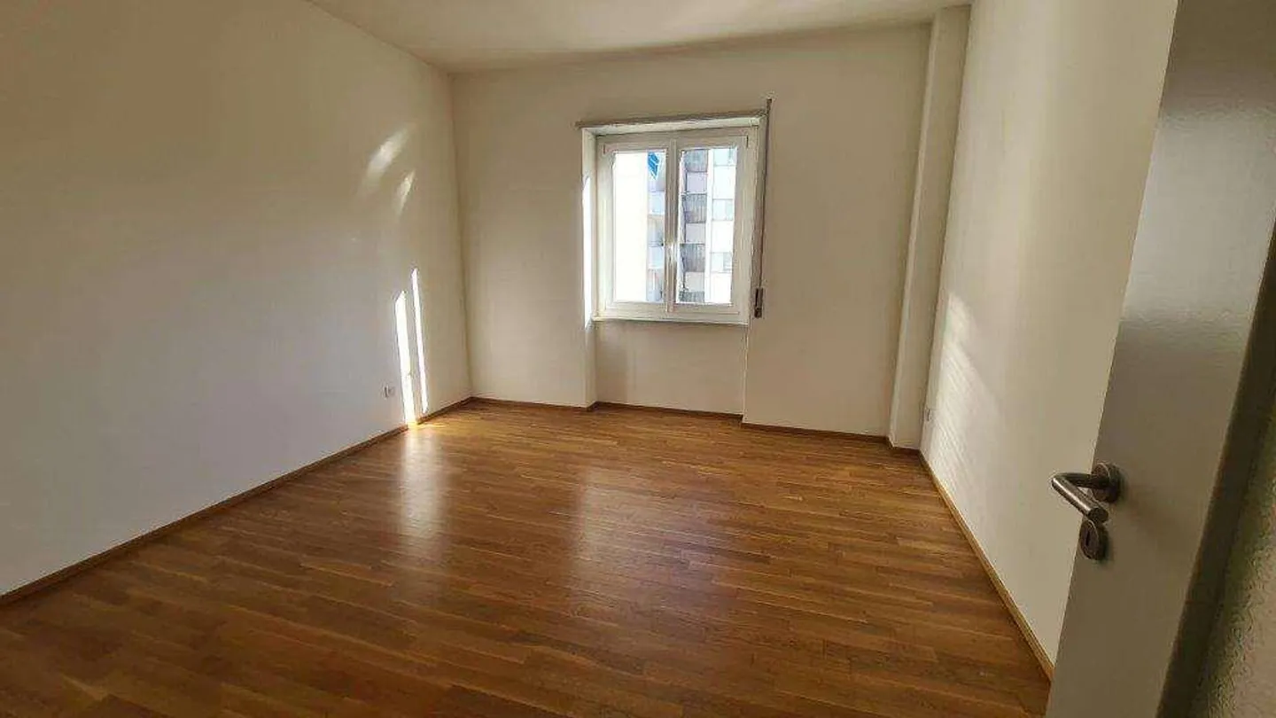 CHIASSO CENTRE : APPARTEMENTS RÉNOVÉS DE 2,5 À 4,5 PIÈCES - Photo 6 sur 10