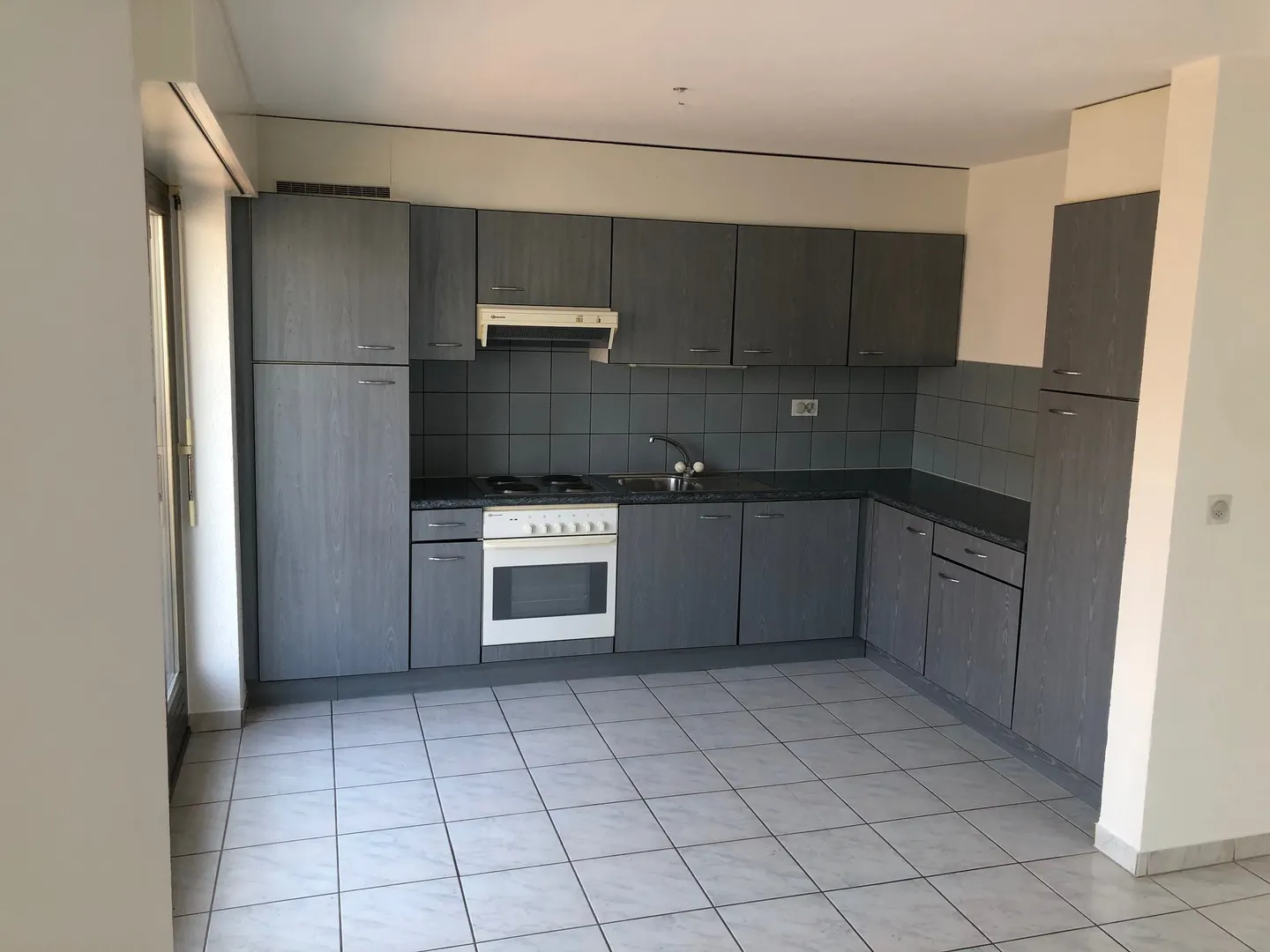 Charming Apartment Near City Center - Photo 2 of 6