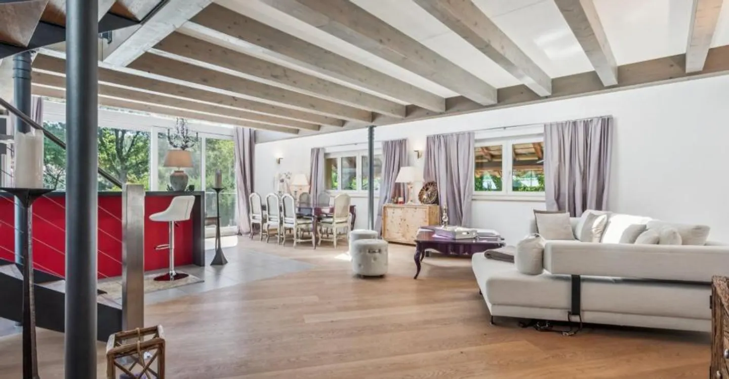 Eleganza architettonica nel cuore di una fattoria ristrutturata, a pochi passi dal lago - Foto 1 di 11