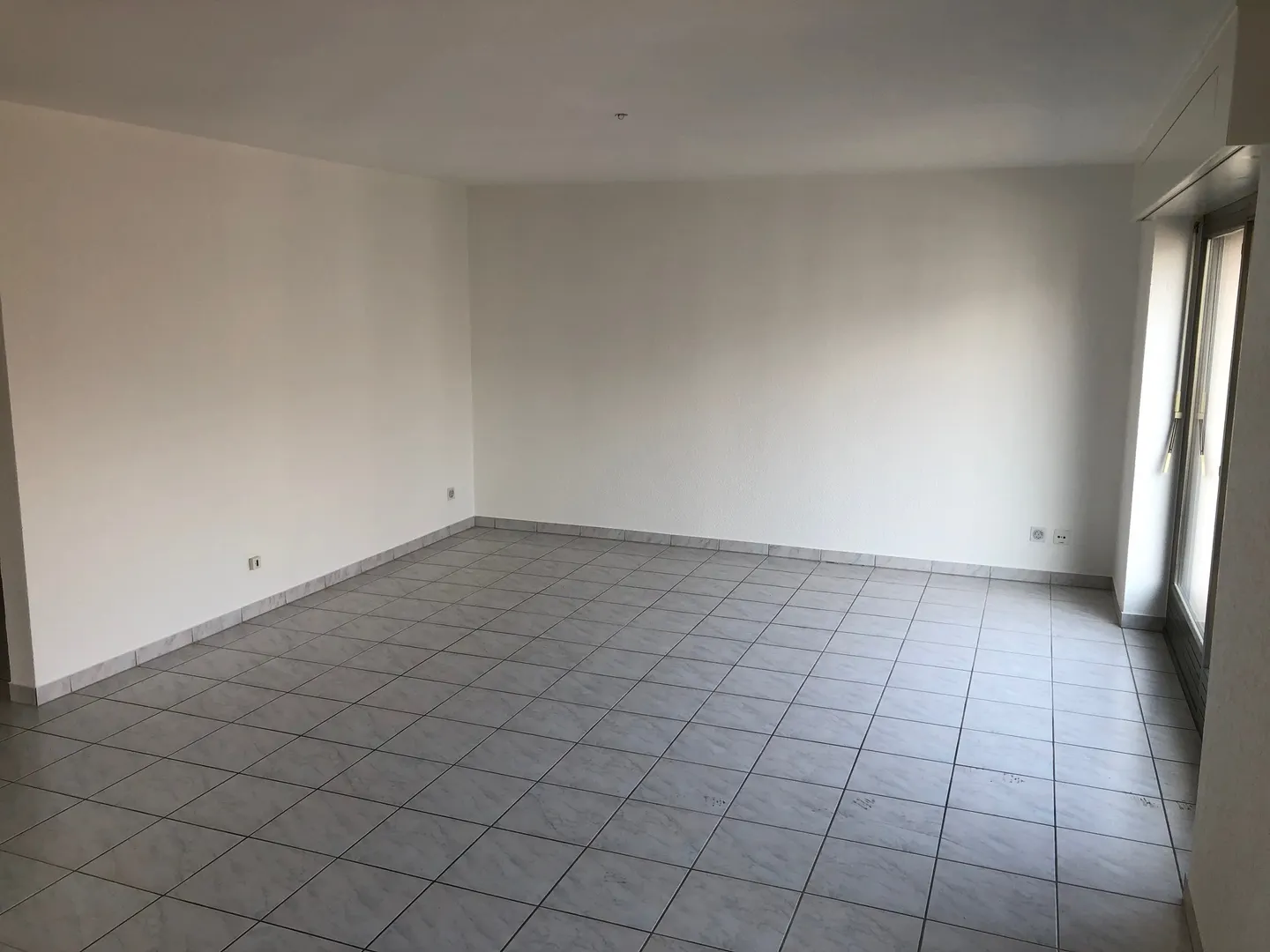 Charming Apartment Near City Center - Photo 3 of 6