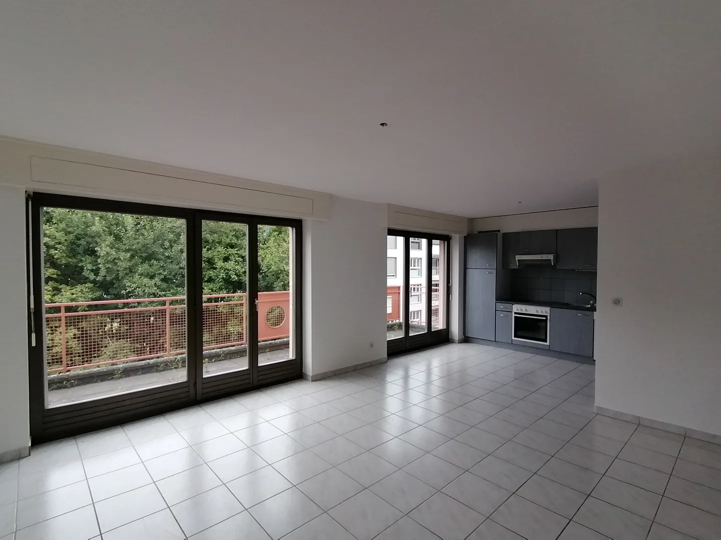 Charming Apartment Near City Center - Photo 4 of 6