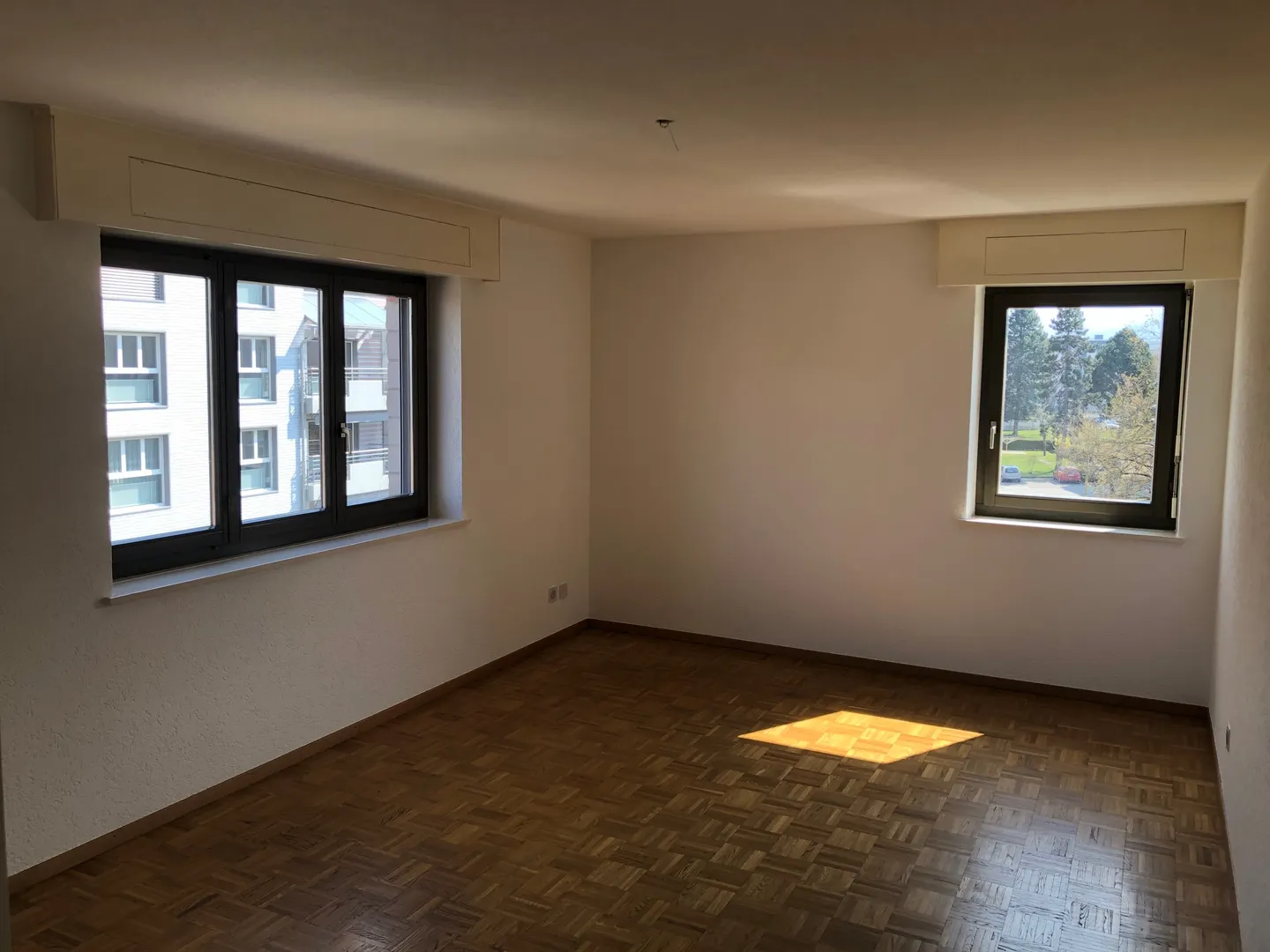 Charming Apartment Near City Center - Photo 5 of 6