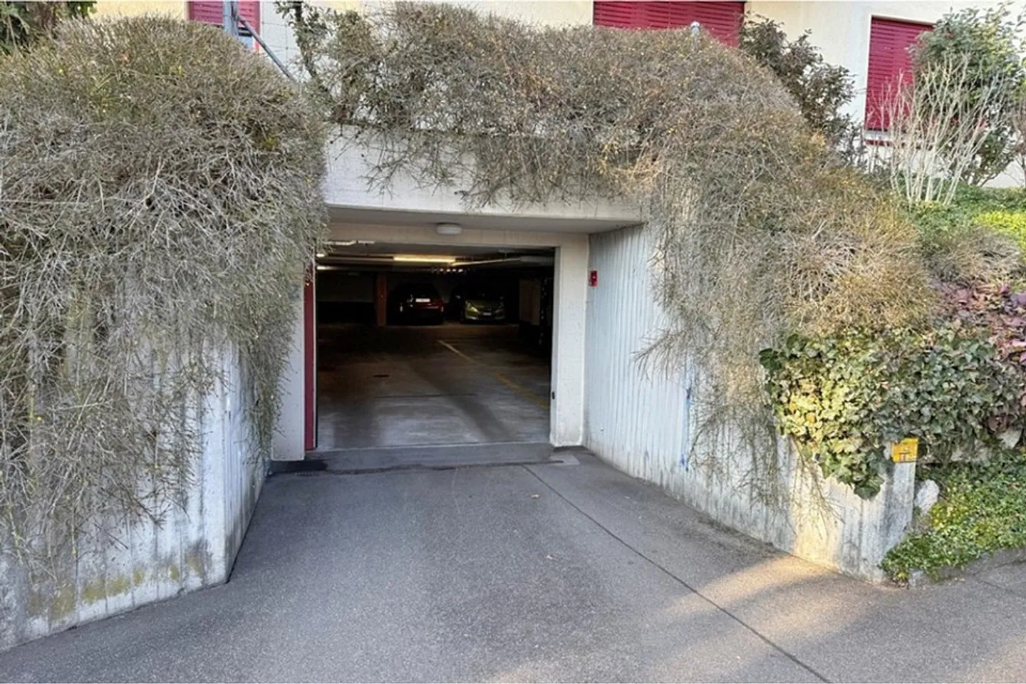 1 posto auto sotterraneo a Zurigo-Höngg - Foto 5 di 7