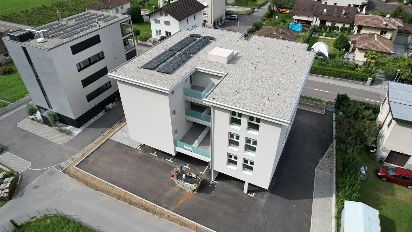 Nouvel appartement en penthouse dans un quartier pratique et stratégique - Photo 3 sur 14