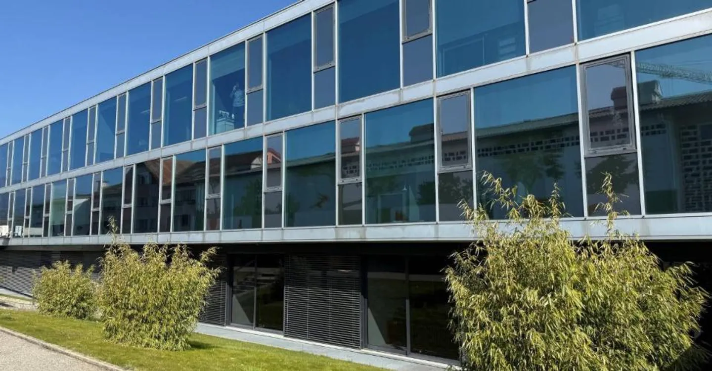 Ufficio di 300m2 divisibili situato a Terre Sainte - Foto 2 di 6