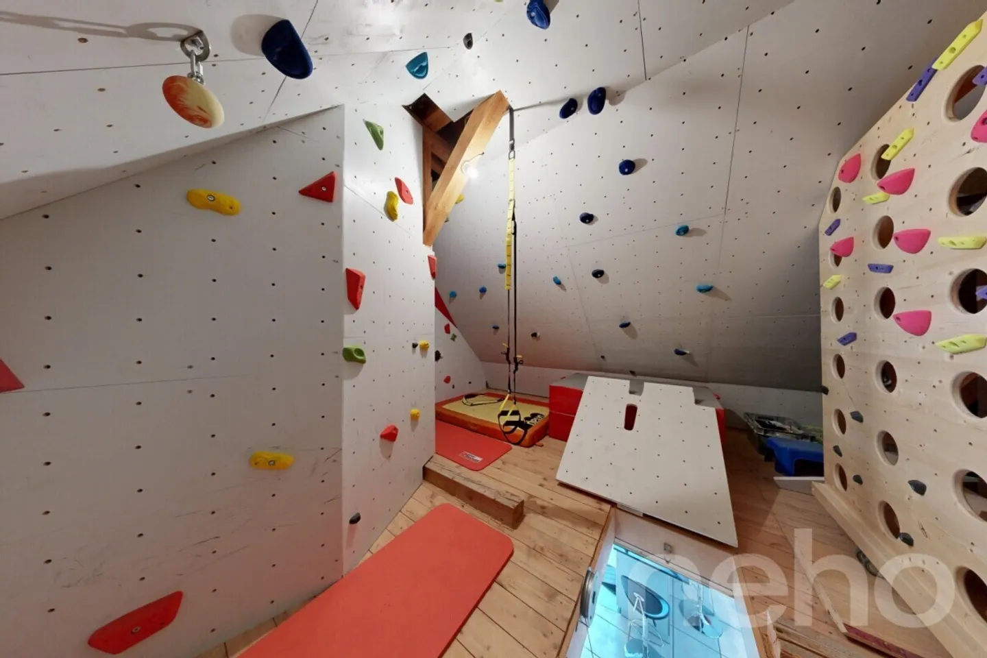 Aussergewöhnliche Maisonette mit Wellness - Foto 10 von 12