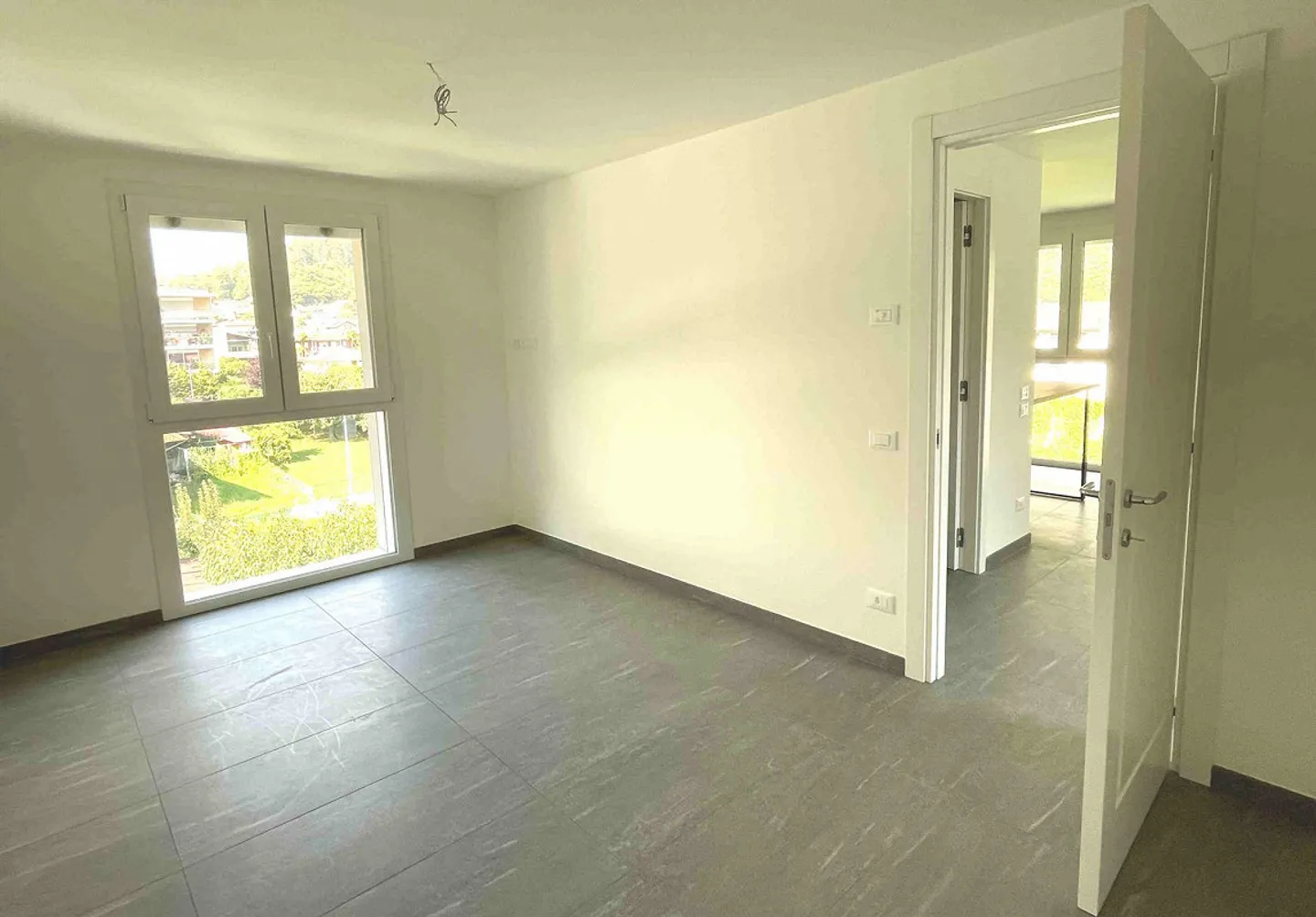 Nouvel appartement en penthouse dans un quartier pratique et stratégique - Photo 8 sur 14