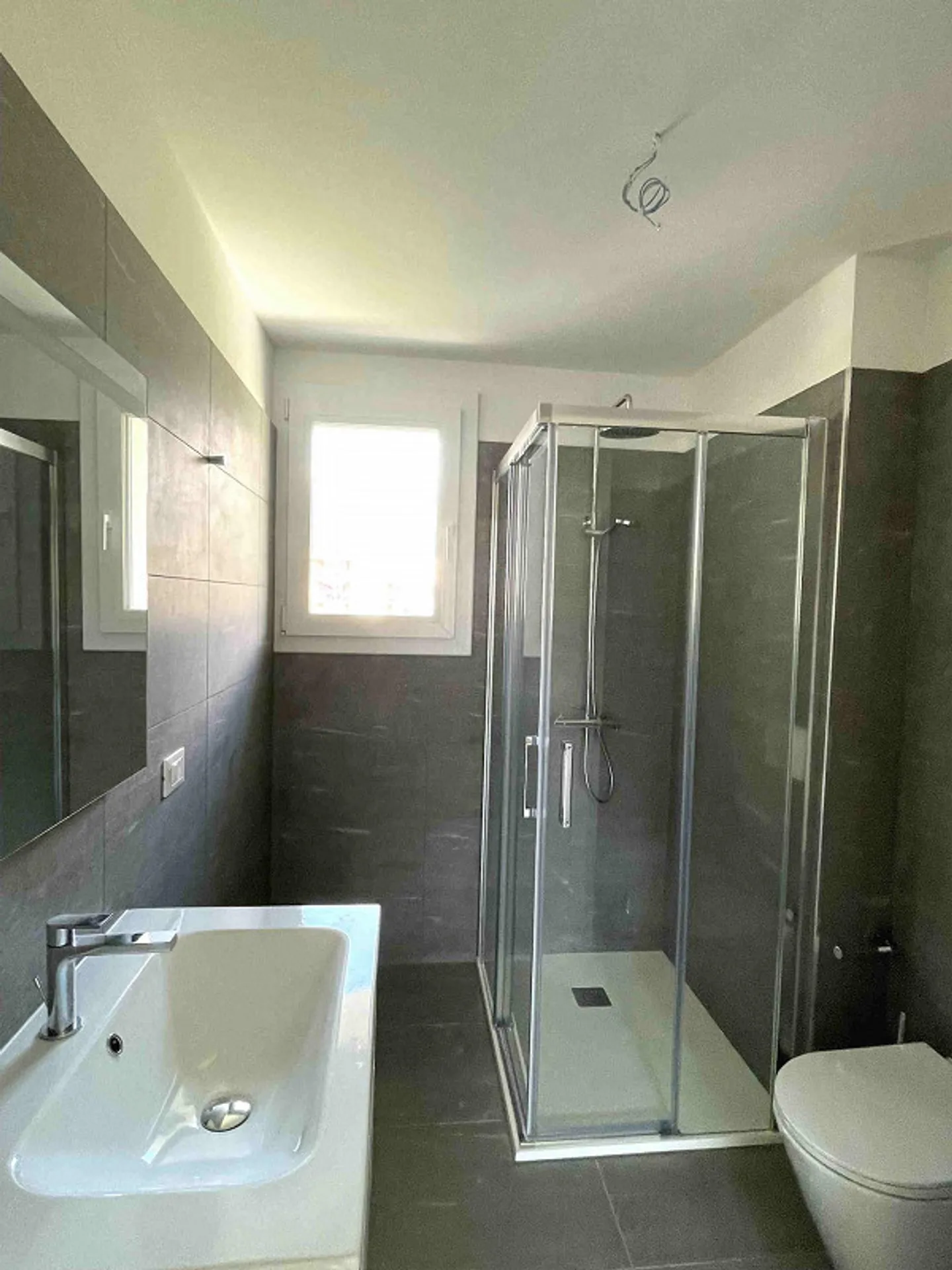 Nouvel appartement en penthouse dans un quartier pratique et stratégique - Photo 10 sur 14