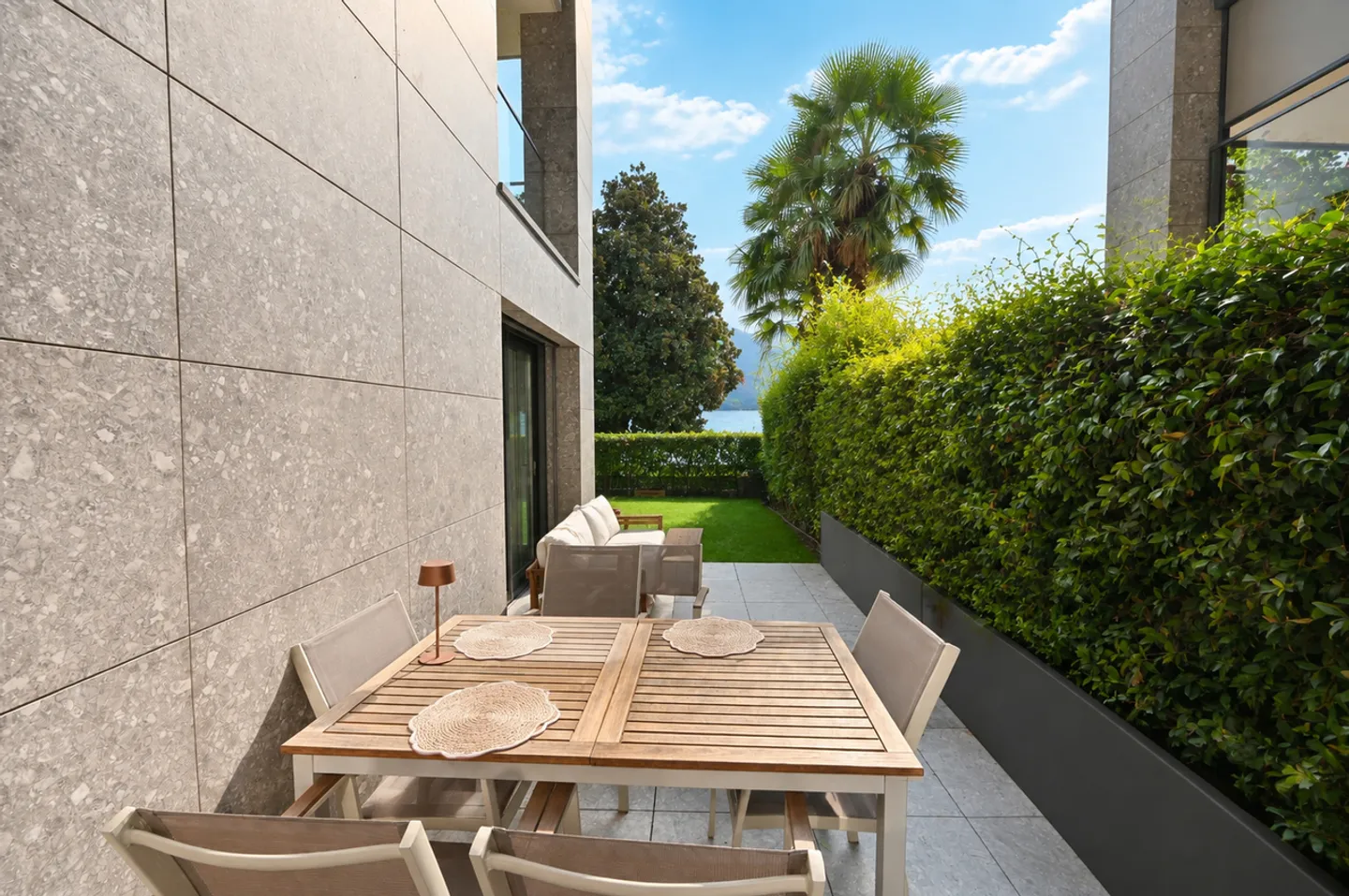 Refined Apartment with Private Garden and Lake View - Photo 4 of 27