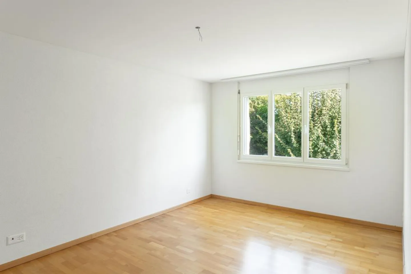 Ampio appartamento di 4½ locali con balcone vetrato - Foto 4 di 7