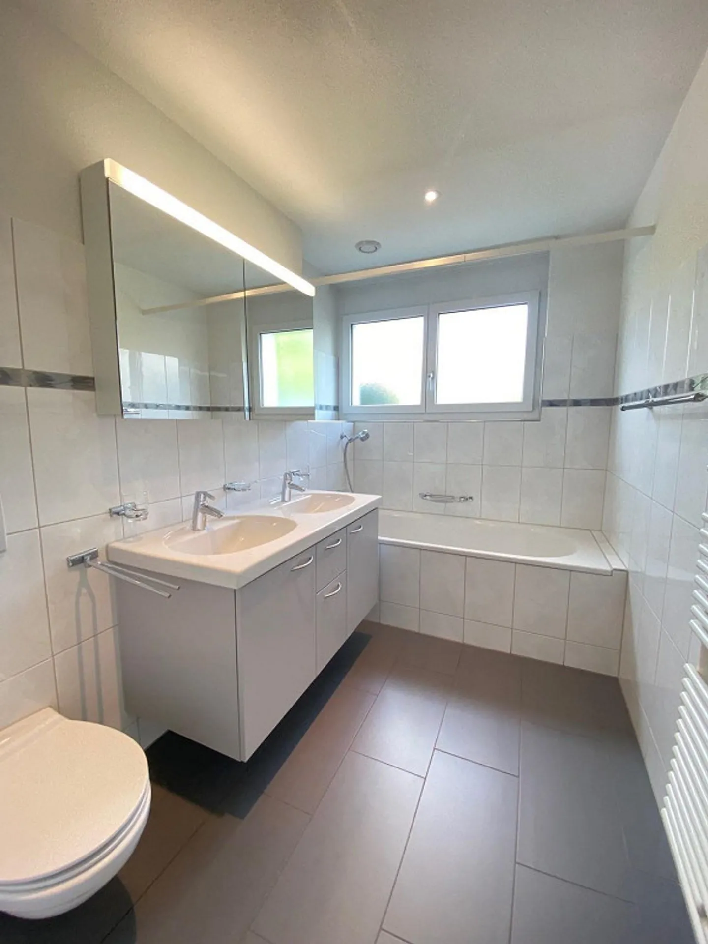 Spacious Family Apartment with 24 m2 partially glazed... - Photo 7 of 12