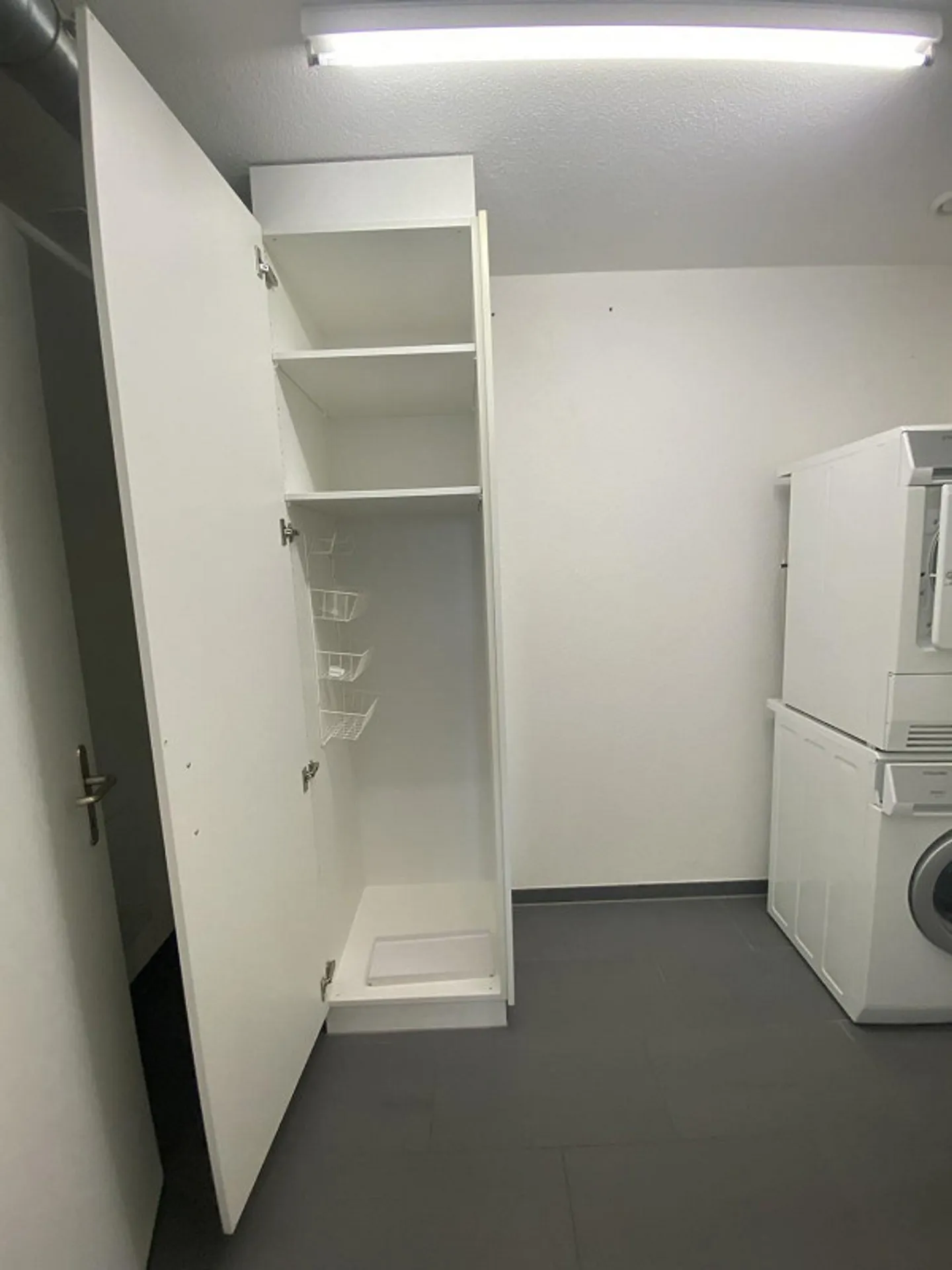 Spacious Family Apartment with 24 m2 partially glazed... - Photo 9 of 12