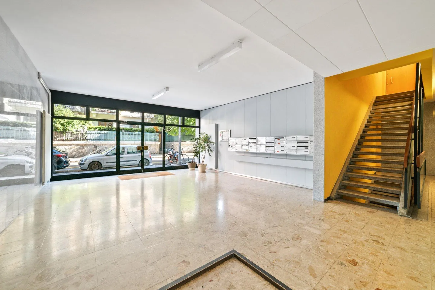 Apartment for rent - Photo 2 of 2