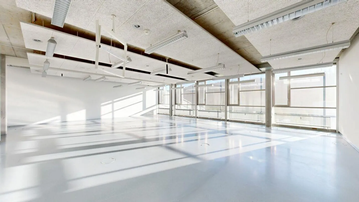 61.52 m² office space in the business park seeks new tenant - Photo 1 of 9