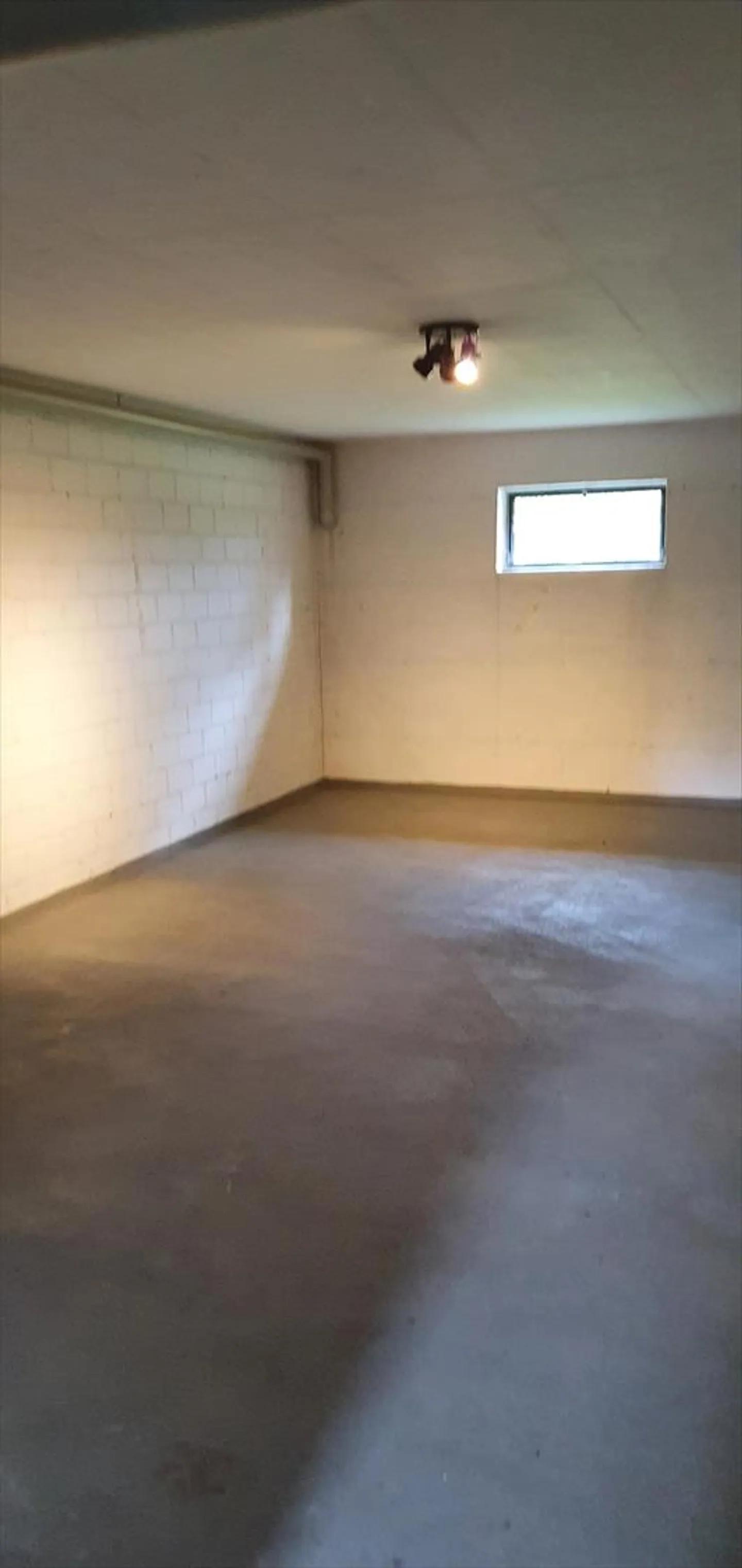 Property for rent - Photo 2 of 2