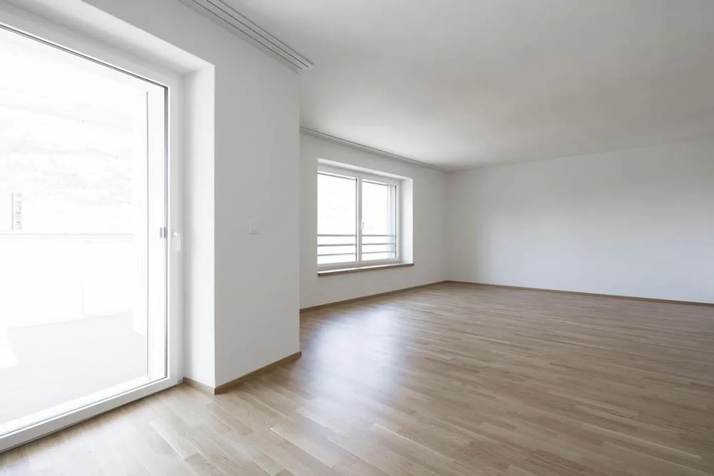 Appartamento familiare vicino alla città con balcone vetrato - Foto 8 di 13