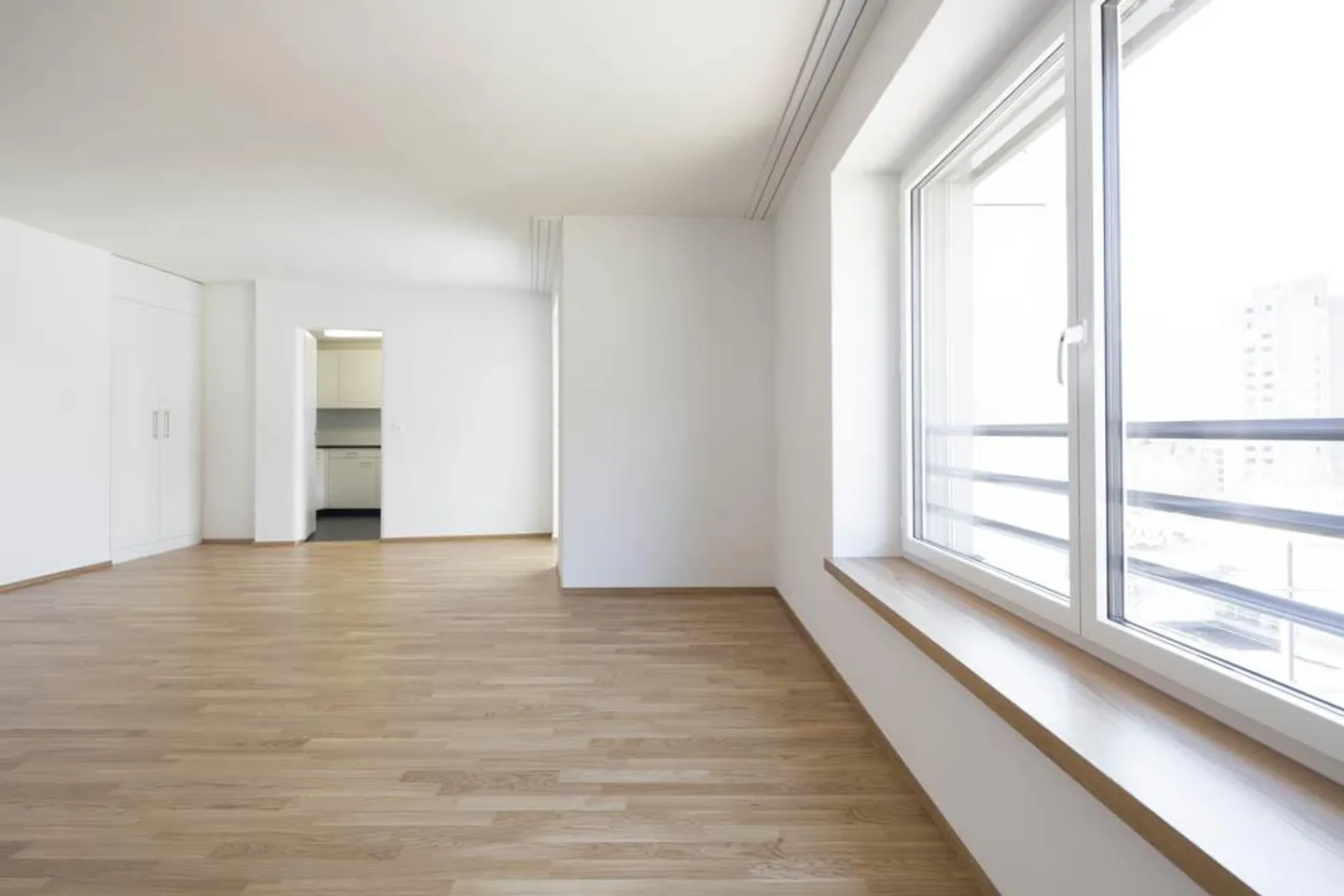 Appartamento familiare vicino alla città con balcone vetrato - Foto 9 di 13