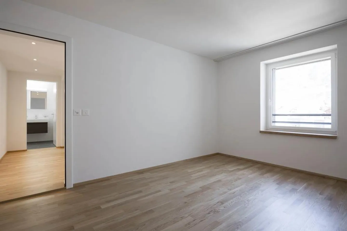 Appartamento familiare vicino alla città con balcone vetrato - Foto 12 di 13